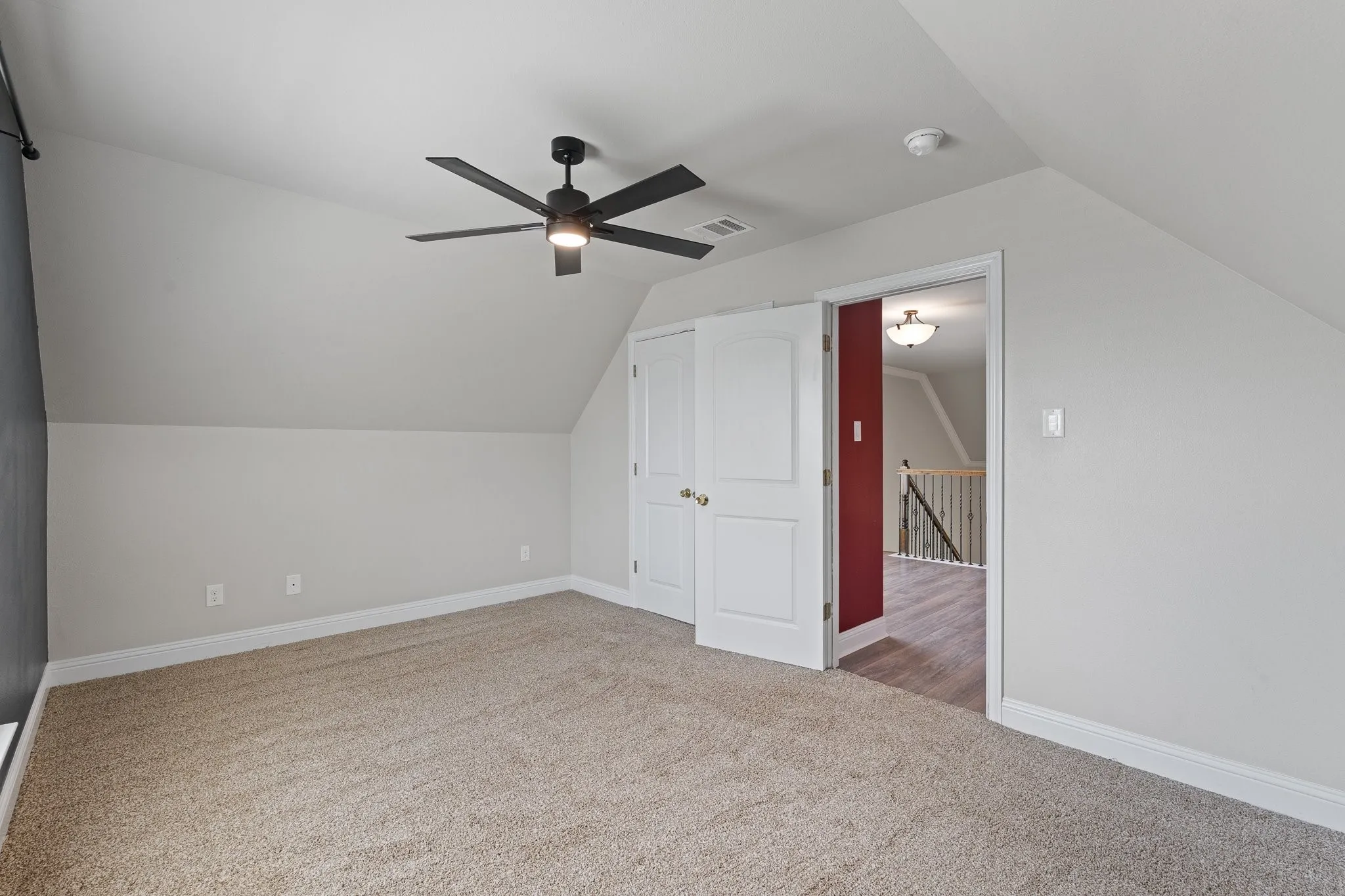 Single Family Residence For Sale in Johnson County , 906 Bent Wood Lane, Cleburne, Texas 76033, 3 Bedroom, 3 Bathroom, 2 Garage spaces, 2,174 Sqft, built in 2019, mls#21312524, Real Estate Agent in Cleburne, Homes For Sale in Johnson county, Homes For Sale in Cleburne, Realtor in Cleburne Texas, Real Estate Brokerage Independent Realty Texas, Luminita Cordes Realtor
