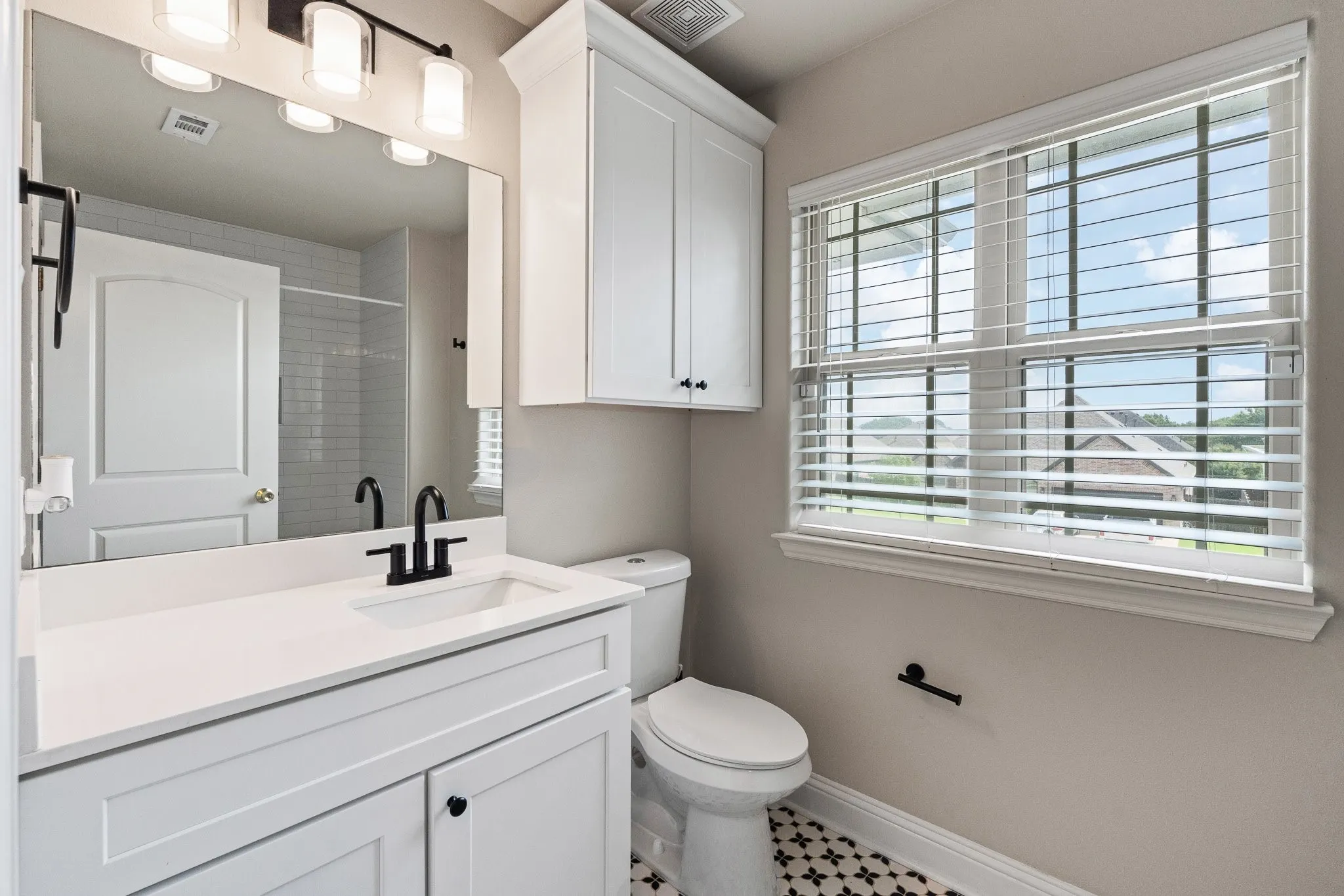 Single Family Residence For Sale in Johnson County , 906 Bent Wood Lane, Cleburne, Texas 76033, 3 Bedroom, 3 Bathroom, 2 Garage spaces, 2,174 Sqft, built in 2019, mls#21312524, Real Estate Agent in Cleburne, Homes For Sale in Johnson county, Homes For Sale in Cleburne, Realtor in Cleburne Texas, Real Estate Brokerage Independent Realty Texas, Luminita Cordes Realtor