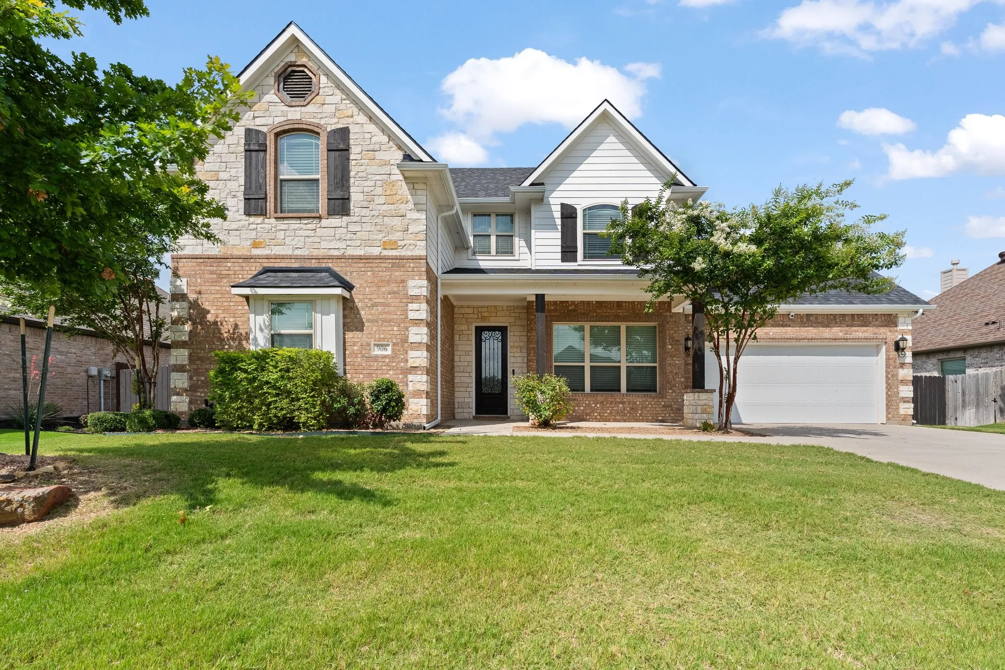 Single Family Residence For Sale in Johnson County , 906 Bent Wood Lane, Cleburne, Texas 76033, 3 Bedroom, 3 Bathroom, 2 Garage spaces, 2,174 Sqft, built in 2019, mls#21312524, Real Estate Agent in Cleburne, Homes For Sale in Johnson county, Homes For Sale in Cleburne, Realtor in Cleburne Texas, Real Estate Brokerage Independent Realty Texas, Luminita Cordes Realtor