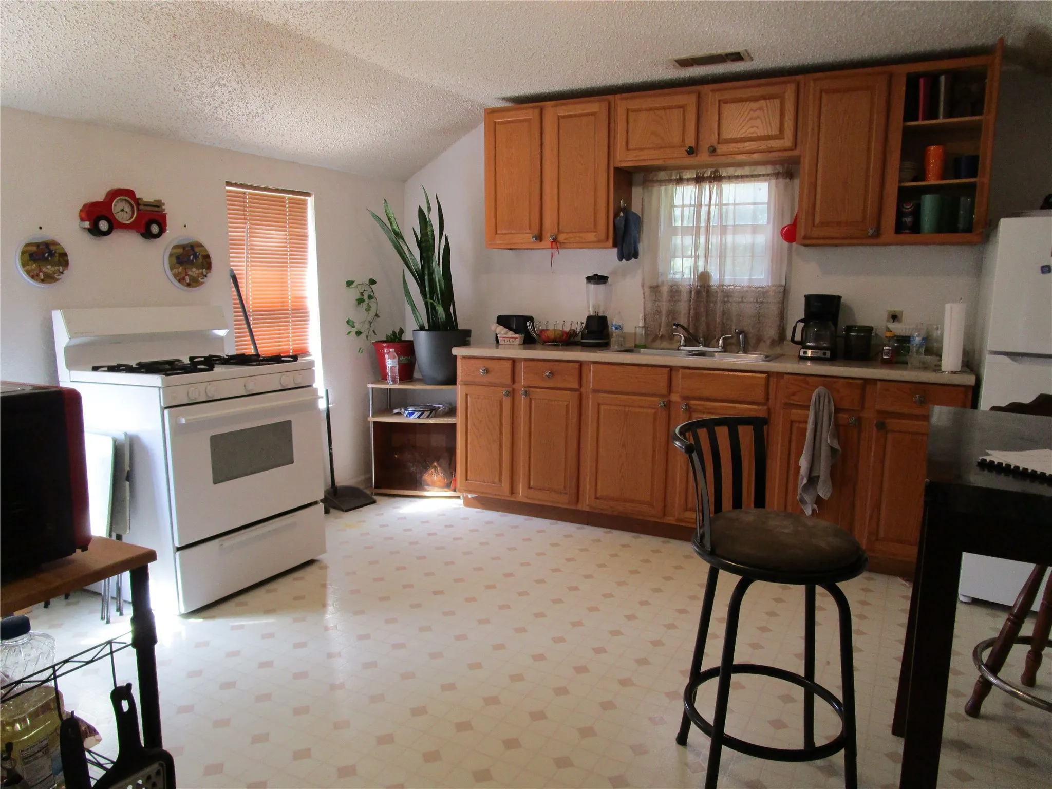 Single Family Residence For Sale in Dallas County , 3718 N Westmoreland Road, Dallas, Texas 75212, 0, 1 Bathroom, 1 Garage spaces, 712 Sqft, built in 1942, mls#21312525, Real Estate Agent in Dallas, Homes For Sale in Dallas county, Homes For Sale in Dallas, Realtor in Dallas Texas, Real Estate Brokerage Independent Realty Texas, Luminita Cordes Realtor