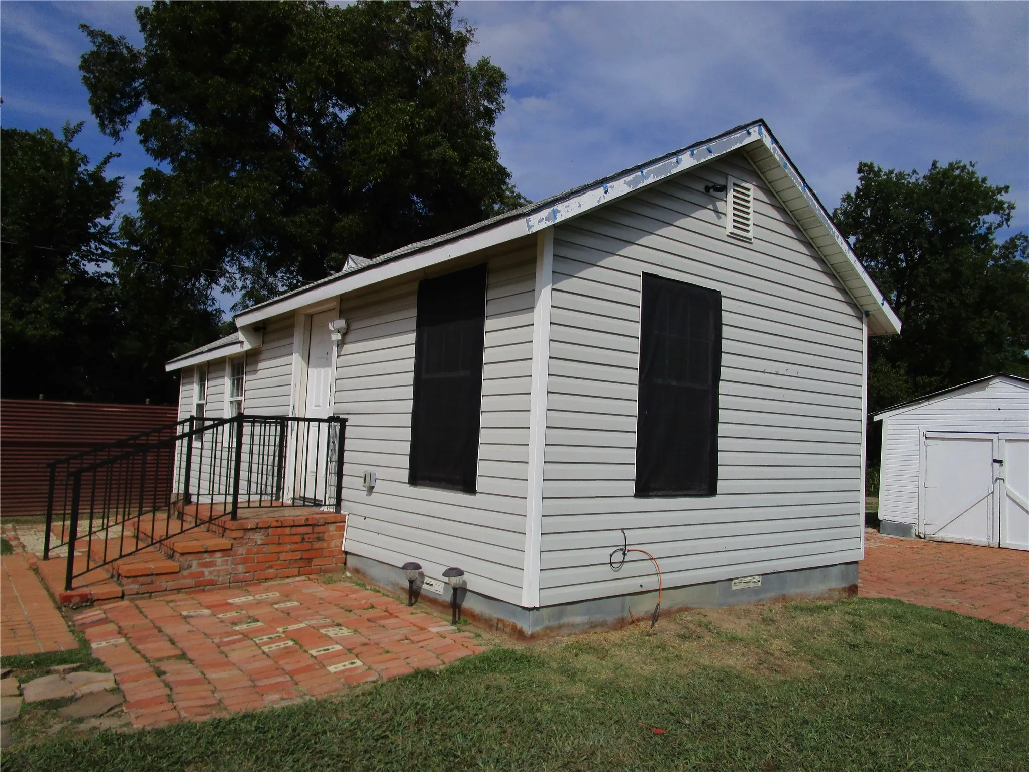 Single Family Residence For Sale in Dallas County , 3718 N Westmoreland Road, Dallas, Texas 75212, 0, 1 Bathroom, 1 Garage spaces, 712 Sqft, built in 1942, mls#21312525, Real Estate Agent in Dallas, Homes For Sale in Dallas county, Homes For Sale in Dallas, Realtor in Dallas Texas, Real Estate Brokerage Independent Realty Texas, Luminita Cordes Realtor