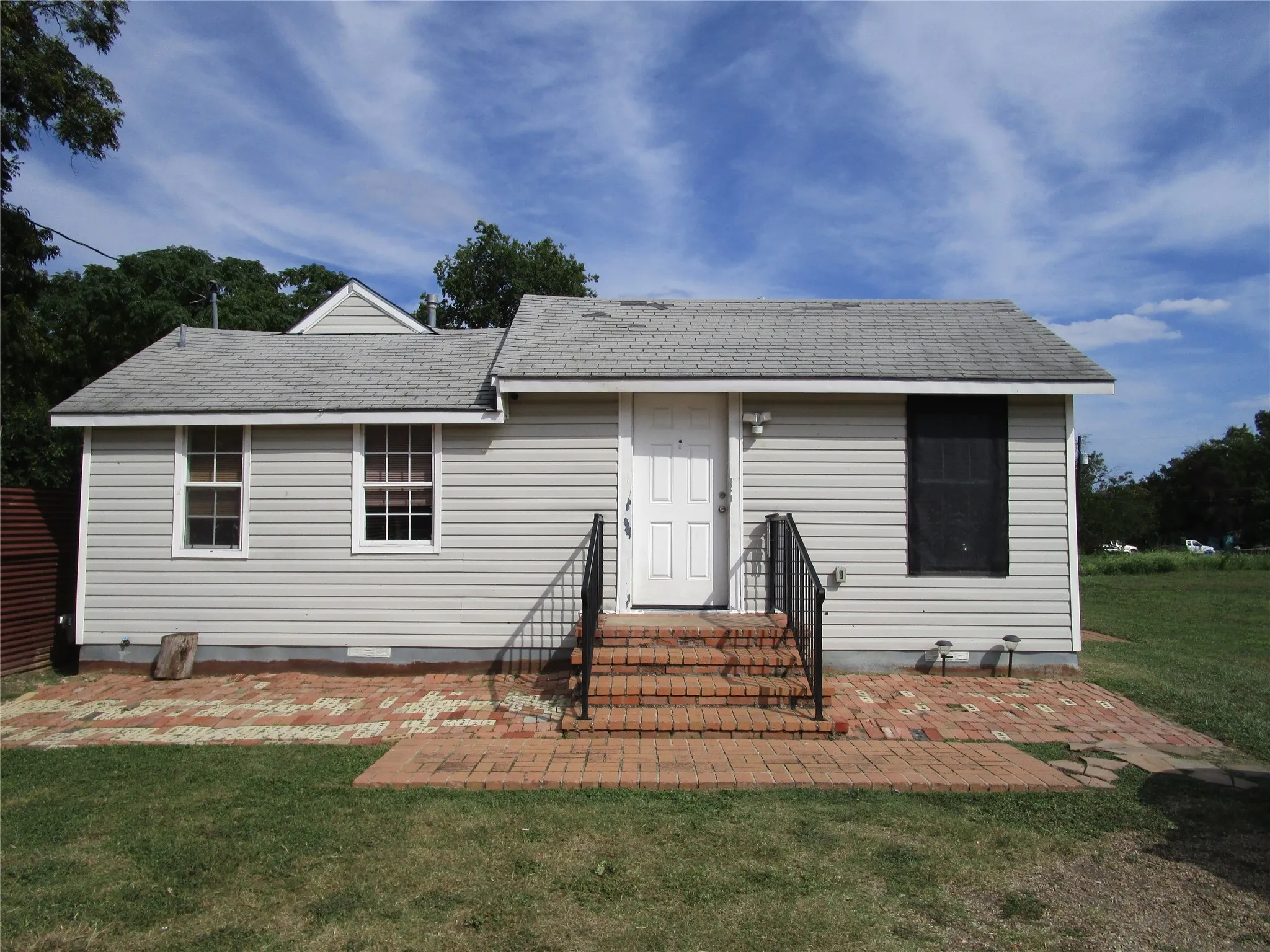 Single Family Residence For Sale in Dallas County , 3718 N Westmoreland Road, Dallas, Texas 75212, 0, 1 Bathroom, 1 Garage spaces, 712 Sqft, built in 1942, mls#21312525, Real Estate Agent in Dallas, Homes For Sale in Dallas county, Homes For Sale in Dallas, Realtor in Dallas Texas, Real Estate Brokerage Independent Realty Texas, Luminita Cordes Realtor