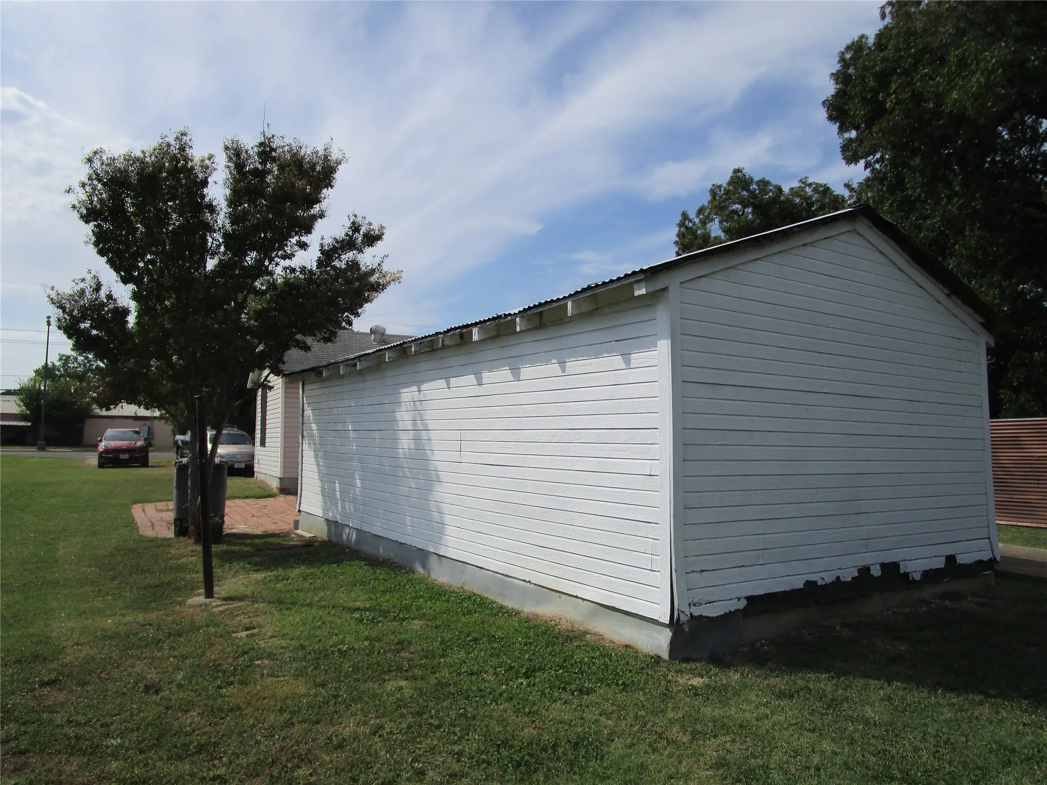Single Family Residence For Sale in Dallas County , 3718 N Westmoreland Road, Dallas, Texas 75212, 0, 1 Bathroom, 1 Garage spaces, 712 Sqft, built in 1942, mls#21312525, Real Estate Agent in Dallas, Homes For Sale in Dallas county, Homes For Sale in Dallas, Realtor in Dallas Texas, Real Estate Brokerage Independent Realty Texas, Luminita Cordes Realtor