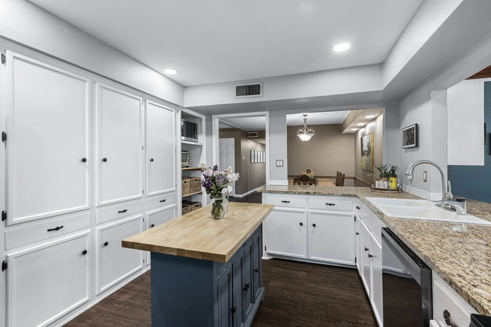 Farm For Sale in Collin County , 9922 Slater Creek Road, Anna, Texas 75409, 4 Bedrooms, 3 Bathrooms, Garage spaces, 3,978 Sqft, built in 1980, Price $1,100,000, mls#21310382, Real Estate Agent in Anna, Homes For Sale in Collin county, Homes For Sale in Anna, Realtor in Anna Texas, Real Estate Brokerage Independent Realty Texas, Luminita Cordes Realtor