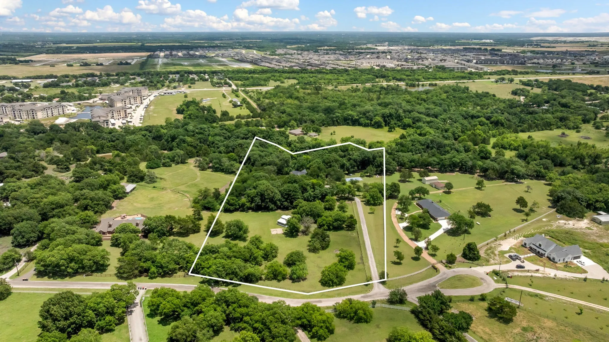 Farm For Sale in Collin County , 9922 Slater Creek Road, Anna, Texas 75409, 4 Bedrooms, 3 Bathrooms, Garage spaces, 3,978 Sqft, built in 1980, Price $1,100,000, mls#21310382, Real Estate Agent in Anna, Homes For Sale in Collin county, Homes For Sale in Anna, Realtor in Anna Texas, Real Estate Brokerage Independent Realty Texas, Luminita Cordes Realtor