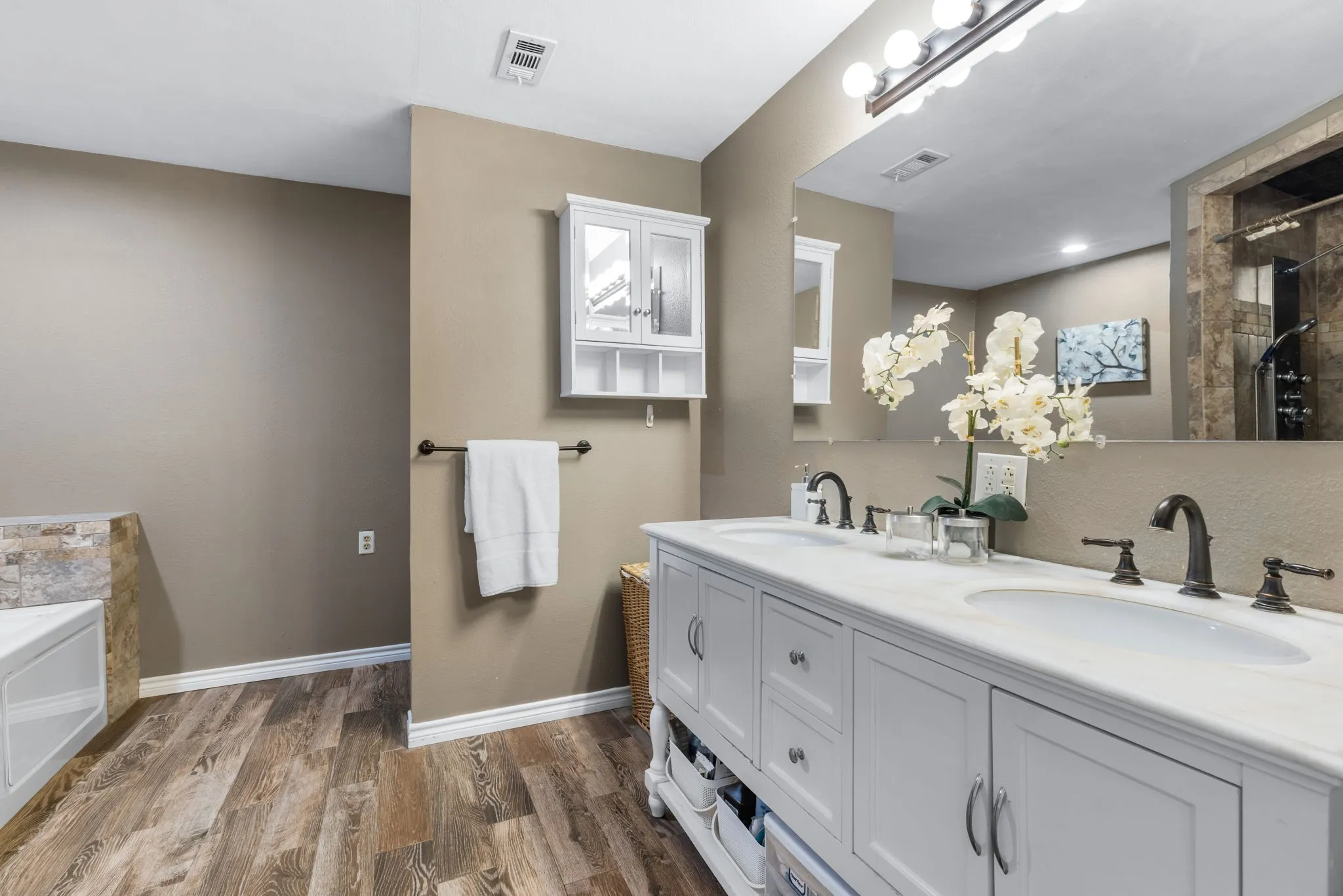 Farm For Sale in Collin County , 9922 Slater Creek Road, Anna, Texas 75409, 4 Bedrooms, 3 Bathrooms, Garage spaces, 3,978 Sqft, built in 1980, Price $1,100,000, mls#21310382, Real Estate Agent in Anna, Homes For Sale in Collin county, Homes For Sale in Anna, Realtor in Anna Texas, Real Estate Brokerage Independent Realty Texas, Luminita Cordes Realtor