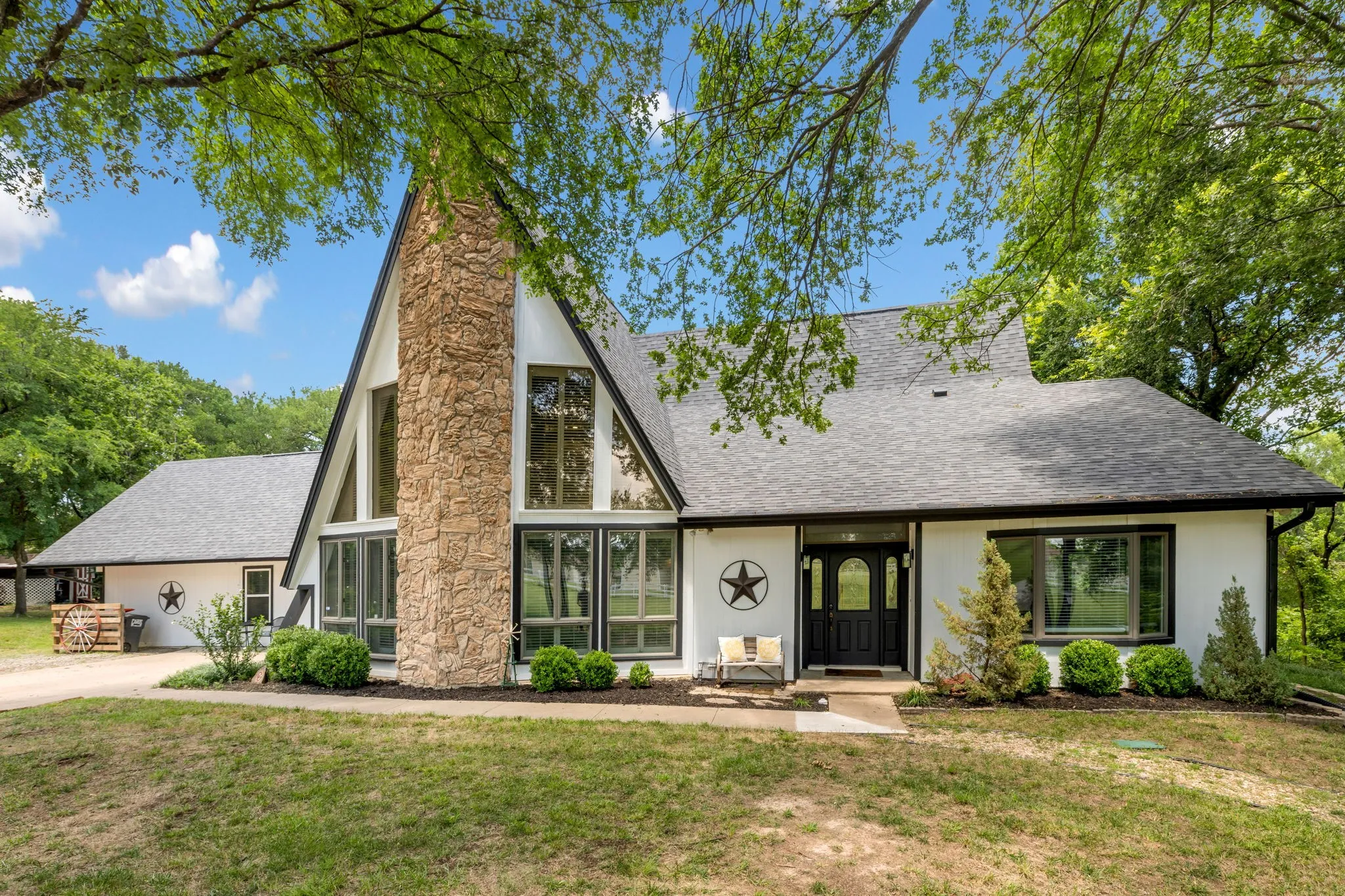 Farm For Sale in Collin County , 9922 Slater Creek Road, Anna, Texas 75409, 4 Bedrooms, 3 Bathrooms, Garage spaces, 3,978 Sqft, built in 1980, Price $1,100,000, mls#21310382, Real Estate Agent in Anna, Homes For Sale in Collin county, Homes For Sale in Anna, Realtor in Anna Texas, Real Estate Brokerage Independent Realty Texas, Luminita Cordes Realtor