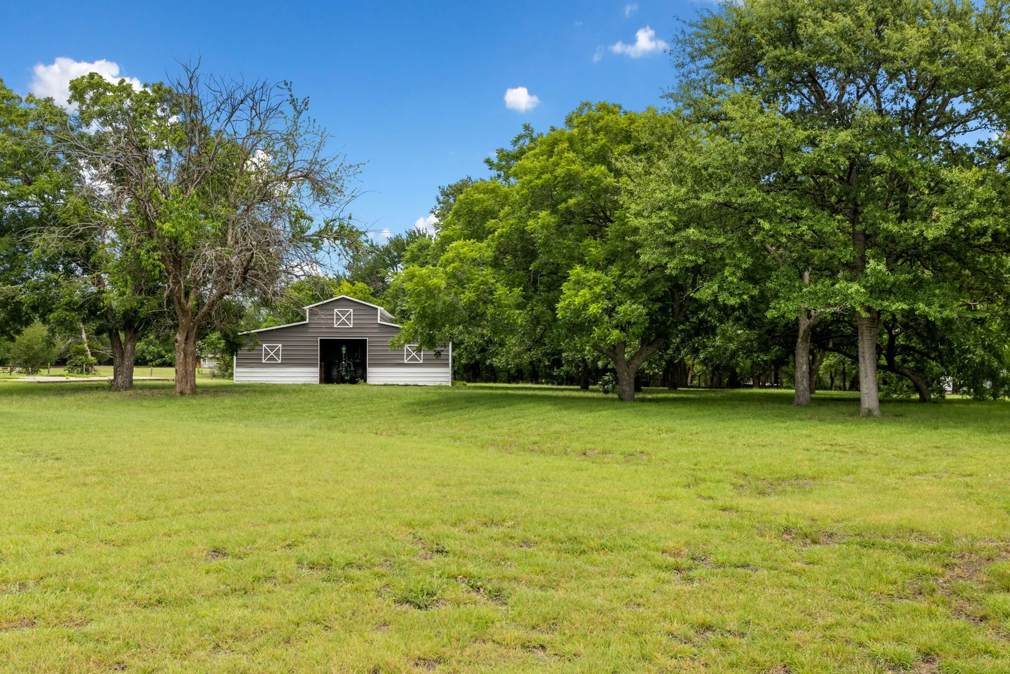 Farm For Sale in Collin County , 9922 Slater Creek Road, Anna, Texas 75409, 4 Bedrooms, 3 Bathrooms, Garage spaces, 3,978 Sqft, built in 1980, Price $1,100,000, mls#21310382, Real Estate Agent in Anna, Homes For Sale in Collin county, Homes For Sale in Anna, Realtor in Anna Texas, Real Estate Brokerage Independent Realty Texas, Luminita Cordes Realtor
