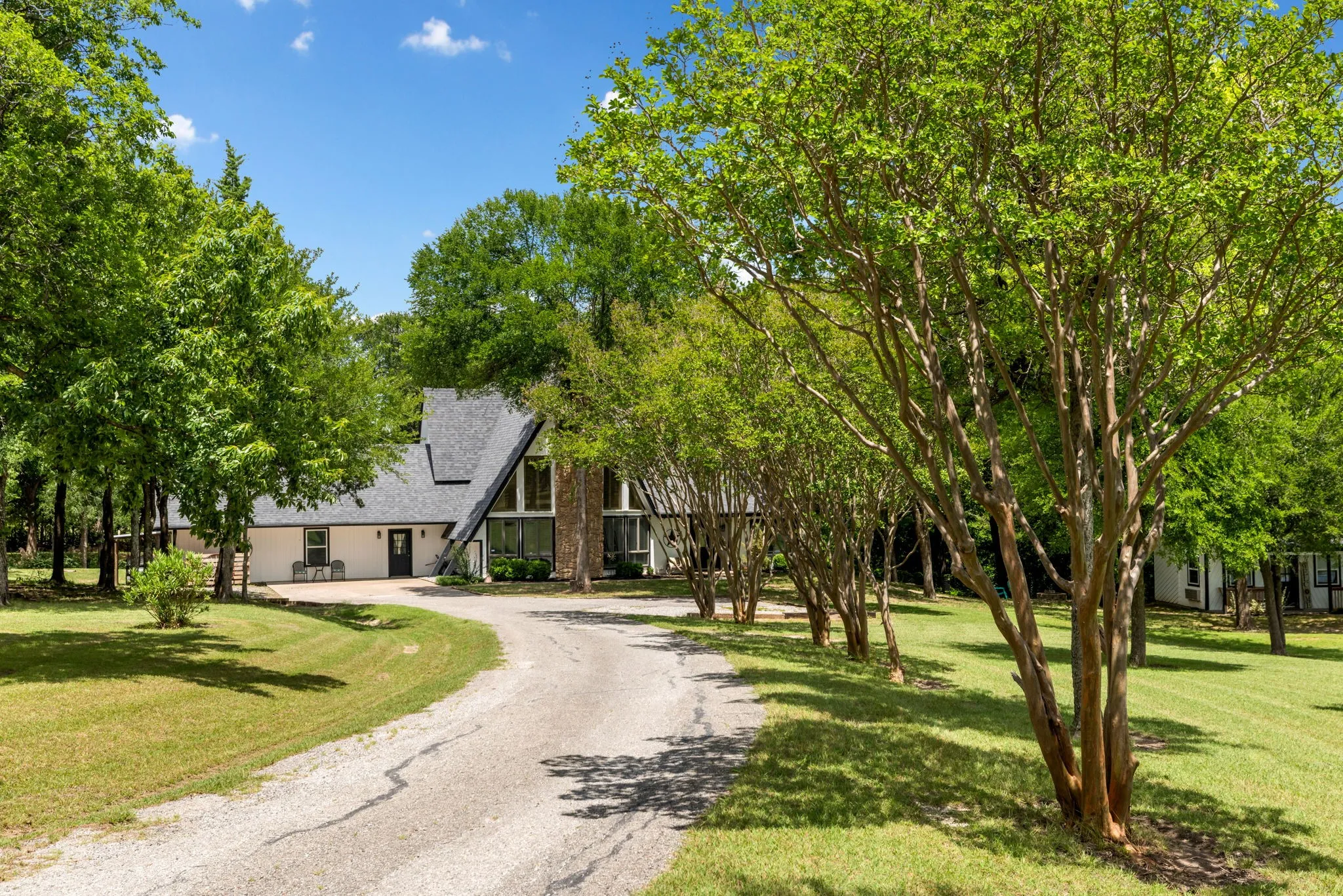 Farm For Sale in Collin County , 9922 Slater Creek Road, Anna, Texas 75409, 4 Bedrooms, 3 Bathrooms, Garage spaces, 3,978 Sqft, built in 1980, Price $1,100,000, mls#21310382, Real Estate Agent in Anna, Homes For Sale in Collin county, Homes For Sale in Anna, Realtor in Anna Texas, Real Estate Brokerage Independent Realty Texas, Luminita Cordes Realtor