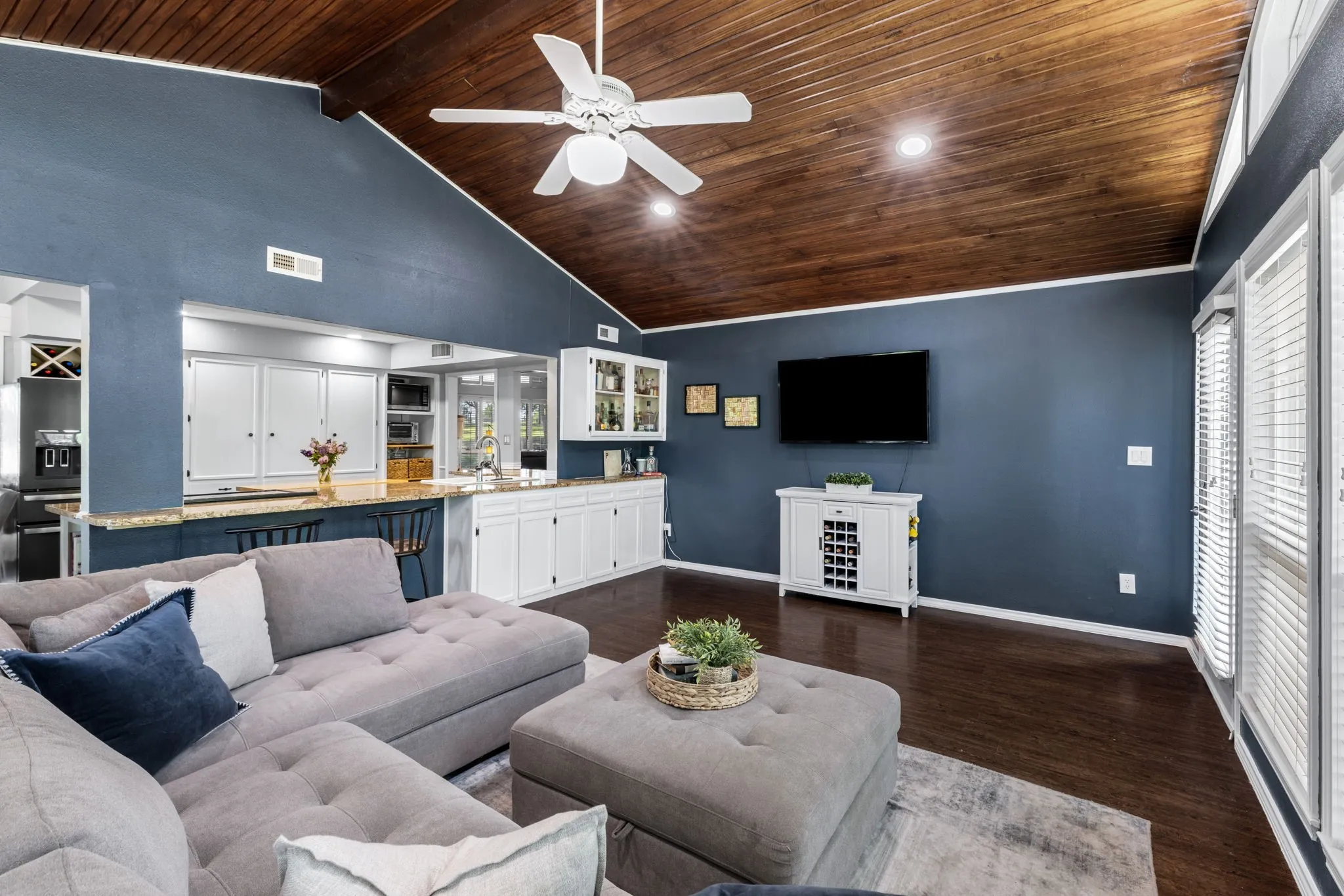 Farm For Sale in Collin County , 9922 Slater Creek Road, Anna, Texas 75409, 4 Bedrooms, 3 Bathrooms, Garage spaces, 3,978 Sqft, built in 1980, Price $1,100,000, mls#21310382, Real Estate Agent in Anna, Homes For Sale in Collin county, Homes For Sale in Anna, Realtor in Anna Texas, Real Estate Brokerage Independent Realty Texas, Luminita Cordes Realtor