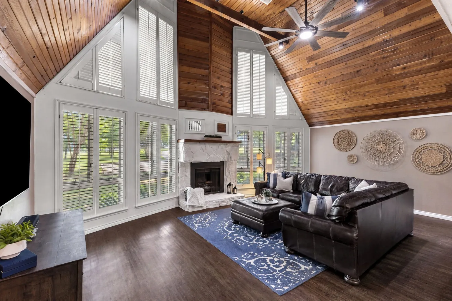 Farm For Sale in Collin County , 9922 Slater Creek Road, Anna, Texas 75409, 4 Bedrooms, 3 Bathrooms, Garage spaces, 3,978 Sqft, built in 1980, Price $1,100,000, mls#21310382, Real Estate Agent in Anna, Homes For Sale in Collin county, Homes For Sale in Anna, Realtor in Anna Texas, Real Estate Brokerage Independent Realty Texas, Luminita Cordes Realtor