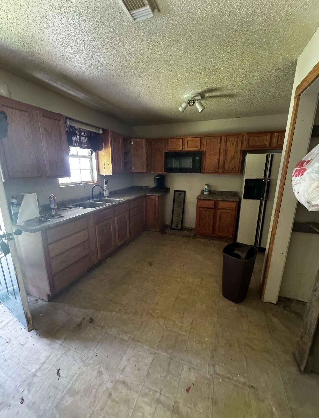 Single Family Residence For Sale in Falls County , 283 County Road 269, Kosse, Texas 76653, 4 Bedroom, 2 Bathroom, Garage spaces, 1,797 Sqft, built in 1999, mls#21309847, Real Estate Agent in Kosse, Homes For Sale in Falls county, Homes For Sale in Kosse, Realtor in Kosse Texas, Real Estate Brokerage Independent Realty Texas, Luminita Cordes Realtor
