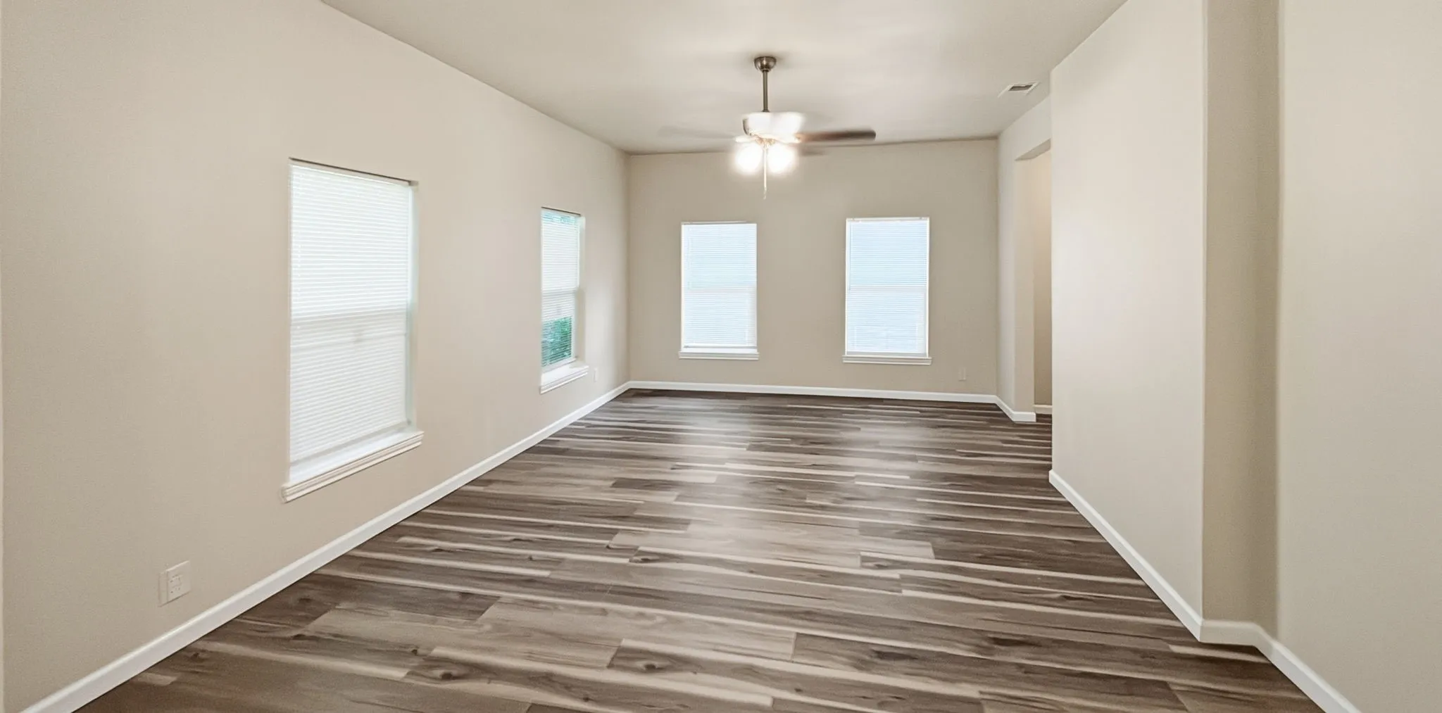 Single Family Residence For Sale in Tarrant County , 3208 Avenue J, Fort Worth, Texas 76105, 3 Bedroom, 2 Bathroom, Garage spaces, 1,385 Sqft, built in 1918, mls#21312532, Real Estate Agent in Fort Worth, Homes For Sale in Tarrant county, Homes For Sale in Fort Worth, Realtor in Fort Worth Texas, Real Estate Brokerage Independent Realty Texas, Luminita Cordes Realtor