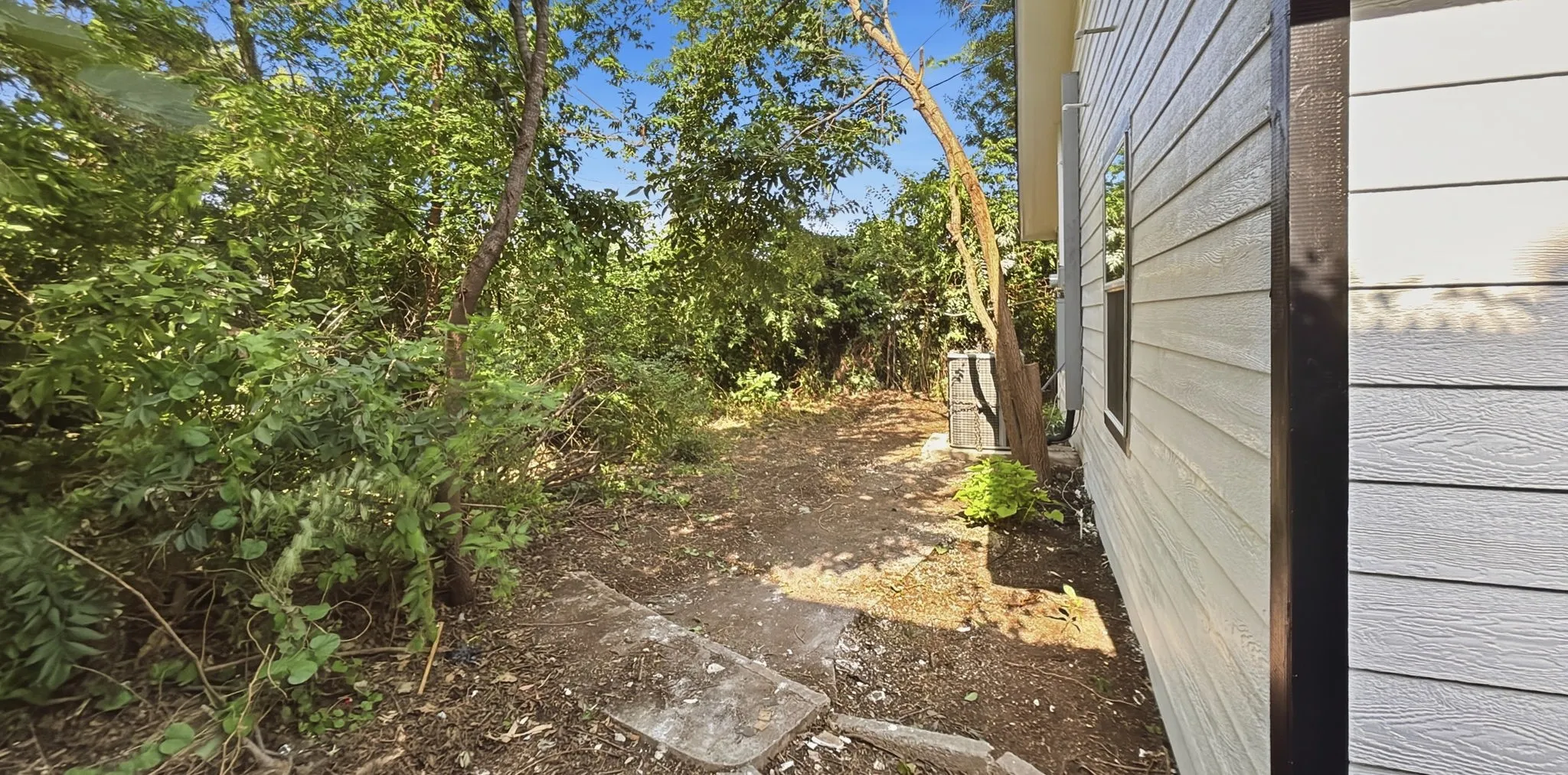 Single Family Residence For Sale in Tarrant County , 3208 Avenue J, Fort Worth, Texas 76105, 3 Bedroom, 2 Bathroom, Garage spaces, 1,385 Sqft, built in 1918, mls#21312532, Real Estate Agent in Fort Worth, Homes For Sale in Tarrant county, Homes For Sale in Fort Worth, Realtor in Fort Worth Texas, Real Estate Brokerage Independent Realty Texas, Luminita Cordes Realtor