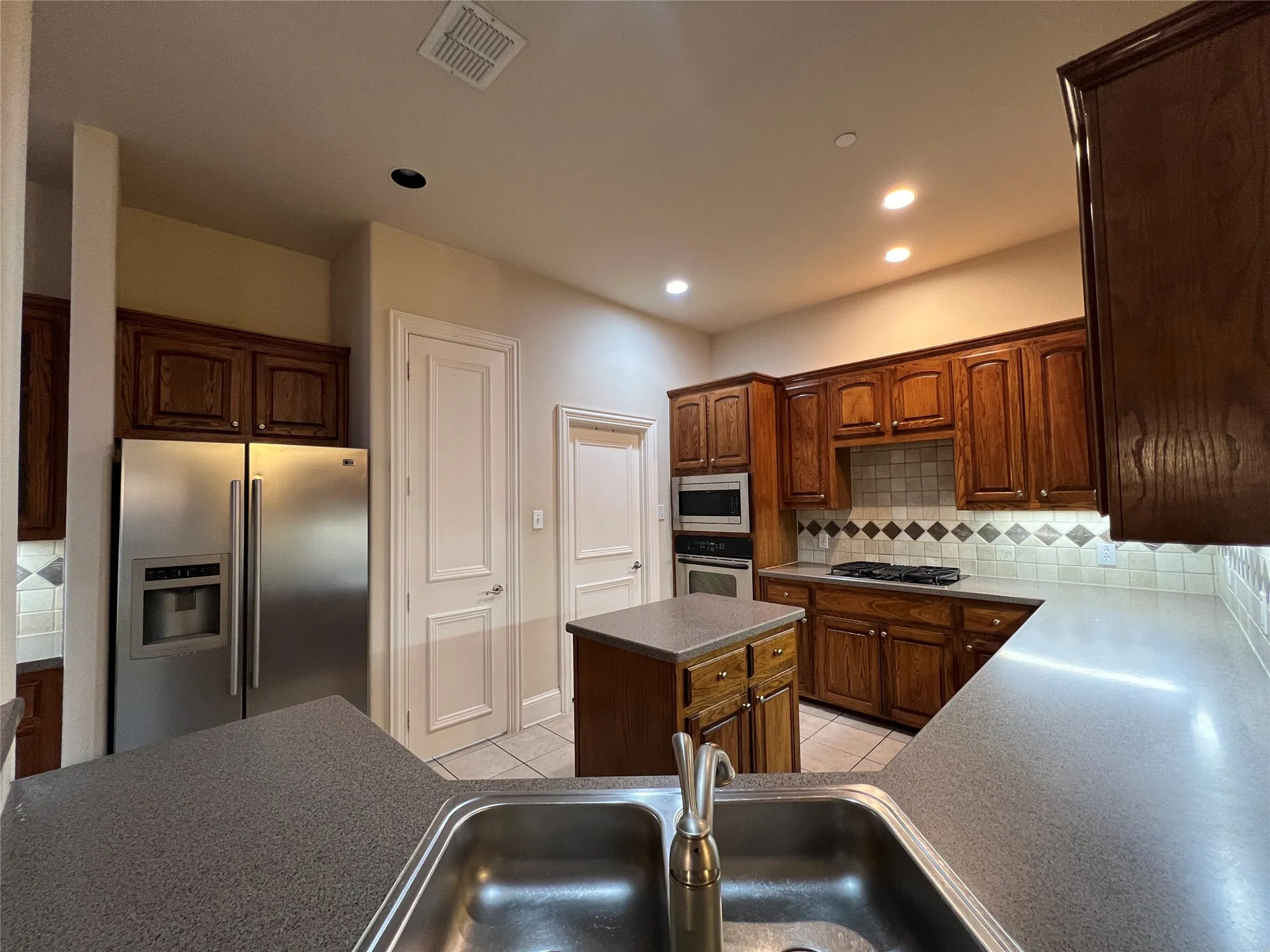 Single Family Residence For Rent in Dallas County , 8755 Navidad Court, Irving, Texas 75063, 4 Bedrooms, 3 Bathrooms, 2 Garage spaces, 3,332 Sqft, built in 2002, Price $3,250, mls#21312536, Real Estate Agent in Irving, Homes For Rent in Dallas county, Homes For Rent in Irving, Realtor in Irving Texas, Real Estate Brokerage Independent Realty Texas, Luminita Cordes Realtor