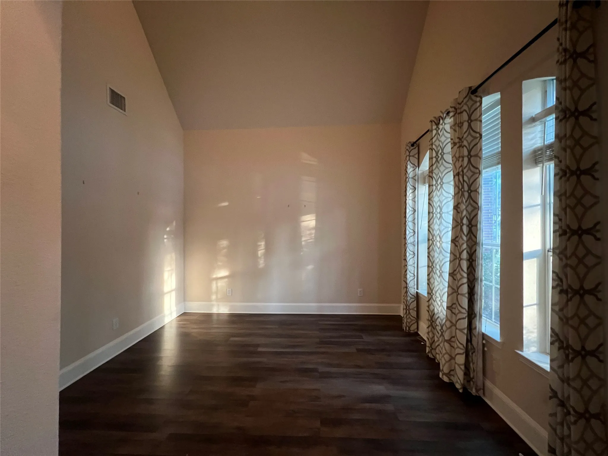 Single Family Residence For Rent in Dallas County , 8755 Navidad Court, Irving, Texas 75063, 4 Bedrooms, 3 Bathrooms, 2 Garage spaces, 3,332 Sqft, built in 2002, Price $3,250, mls#21312536, Real Estate Agent in Irving, Homes For Rent in Dallas county, Homes For Rent in Irving, Realtor in Irving Texas, Real Estate Brokerage Independent Realty Texas, Luminita Cordes Realtor