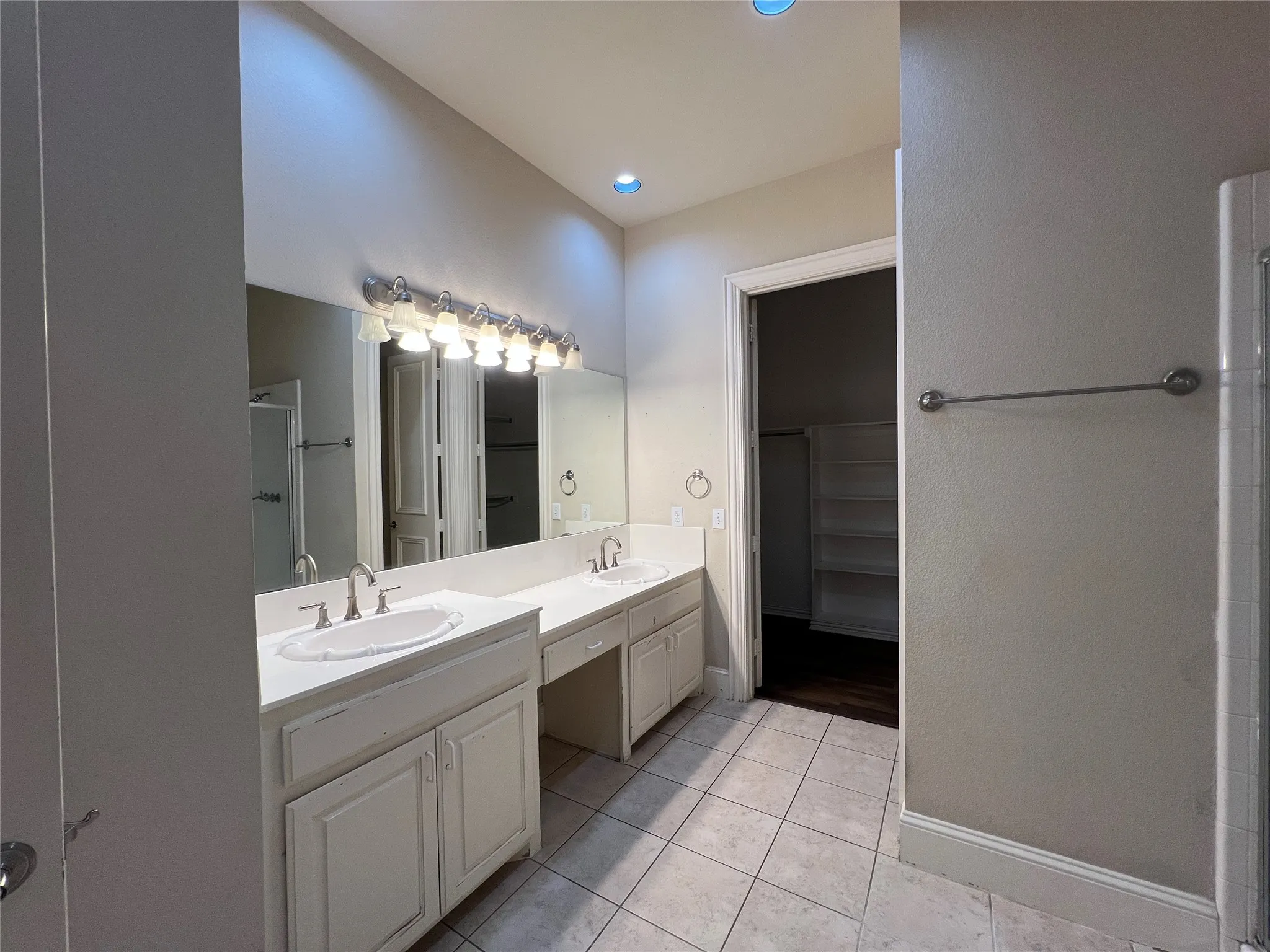 Single Family Residence For Rent in Dallas County , 8755 Navidad Court, Irving, Texas 75063, 4 Bedrooms, 3 Bathrooms, 2 Garage spaces, 3,332 Sqft, built in 2002, Price $3,250, mls#21312536, Real Estate Agent in Irving, Homes For Rent in Dallas county, Homes For Rent in Irving, Realtor in Irving Texas, Real Estate Brokerage Independent Realty Texas, Luminita Cordes Realtor