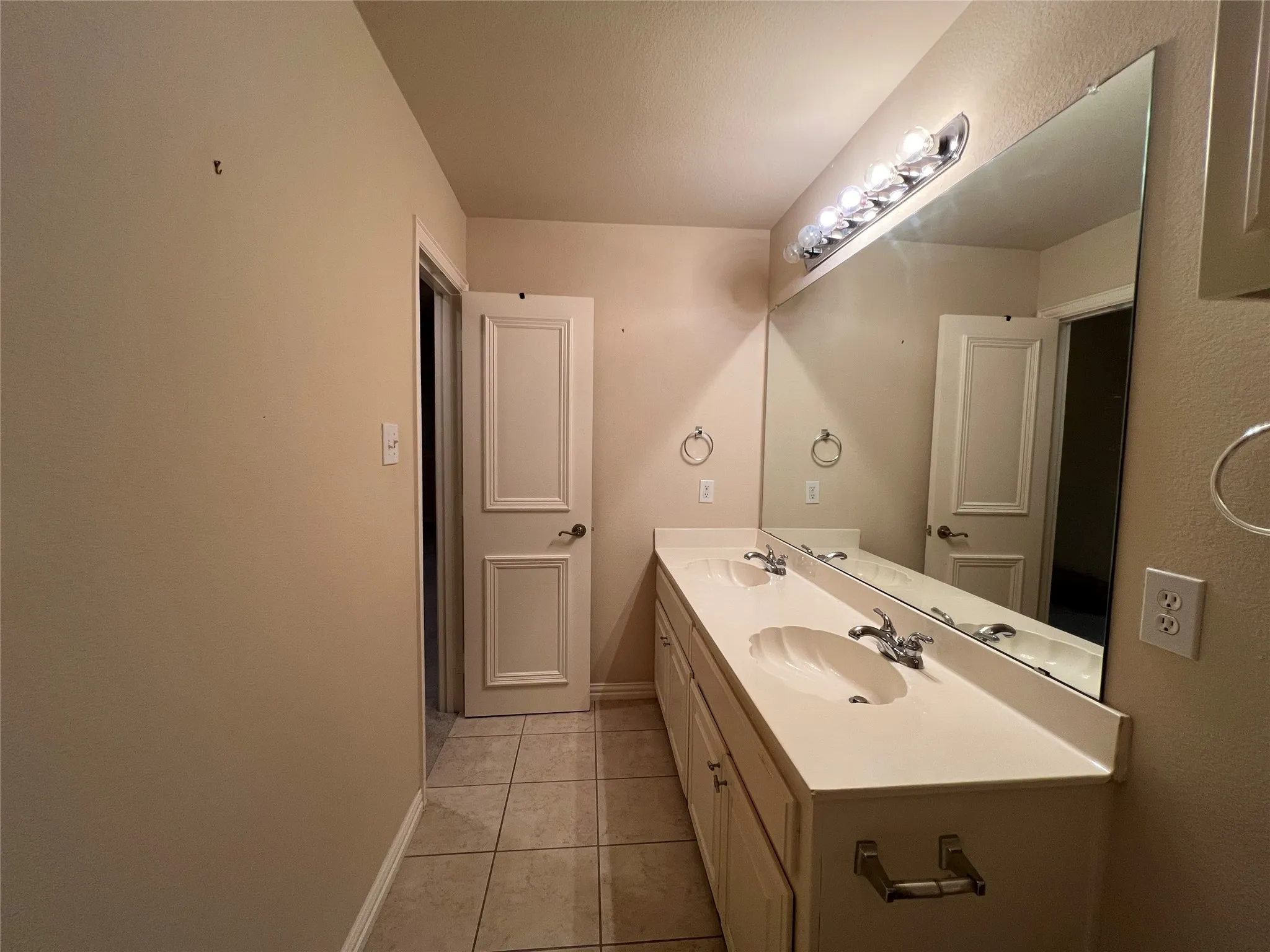 Single Family Residence For Rent in Dallas County , 8755 Navidad Court, Irving, Texas 75063, 4 Bedrooms, 3 Bathrooms, 2 Garage spaces, 3,332 Sqft, built in 2002, Price $3,250, mls#21312536, Real Estate Agent in Irving, Homes For Rent in Dallas county, Homes For Rent in Irving, Realtor in Irving Texas, Real Estate Brokerage Independent Realty Texas, Luminita Cordes Realtor