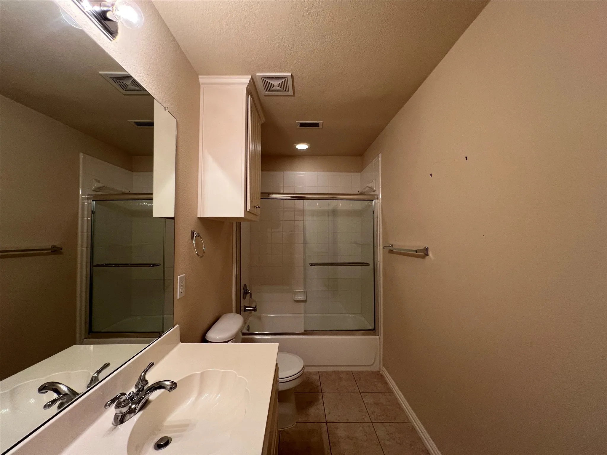 Single Family Residence For Rent in Dallas County , 8755 Navidad Court, Irving, Texas 75063, 4 Bedrooms, 3 Bathrooms, 2 Garage spaces, 3,332 Sqft, built in 2002, Price $3,250, mls#21312536, Real Estate Agent in Irving, Homes For Rent in Dallas county, Homes For Rent in Irving, Realtor in Irving Texas, Real Estate Brokerage Independent Realty Texas, Luminita Cordes Realtor