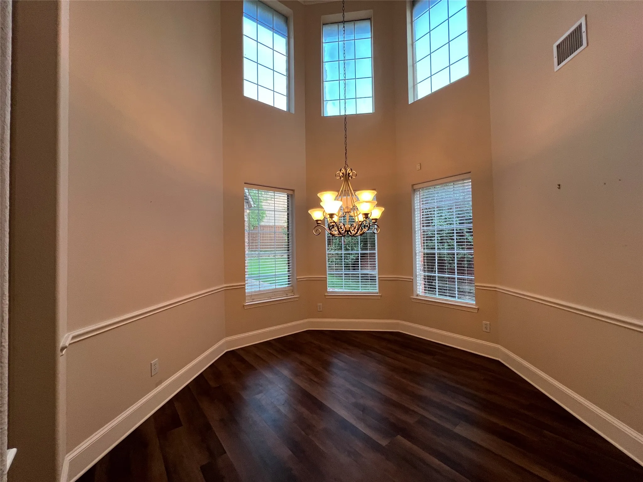 Single Family Residence For Rent in Dallas County , 8755 Navidad Court, Irving, Texas 75063, 4 Bedrooms, 3 Bathrooms, 2 Garage spaces, 3,332 Sqft, built in 2002, Price $3,250, mls#21312536, Real Estate Agent in Irving, Homes For Rent in Dallas county, Homes For Rent in Irving, Realtor in Irving Texas, Real Estate Brokerage Independent Realty Texas, Luminita Cordes Realtor