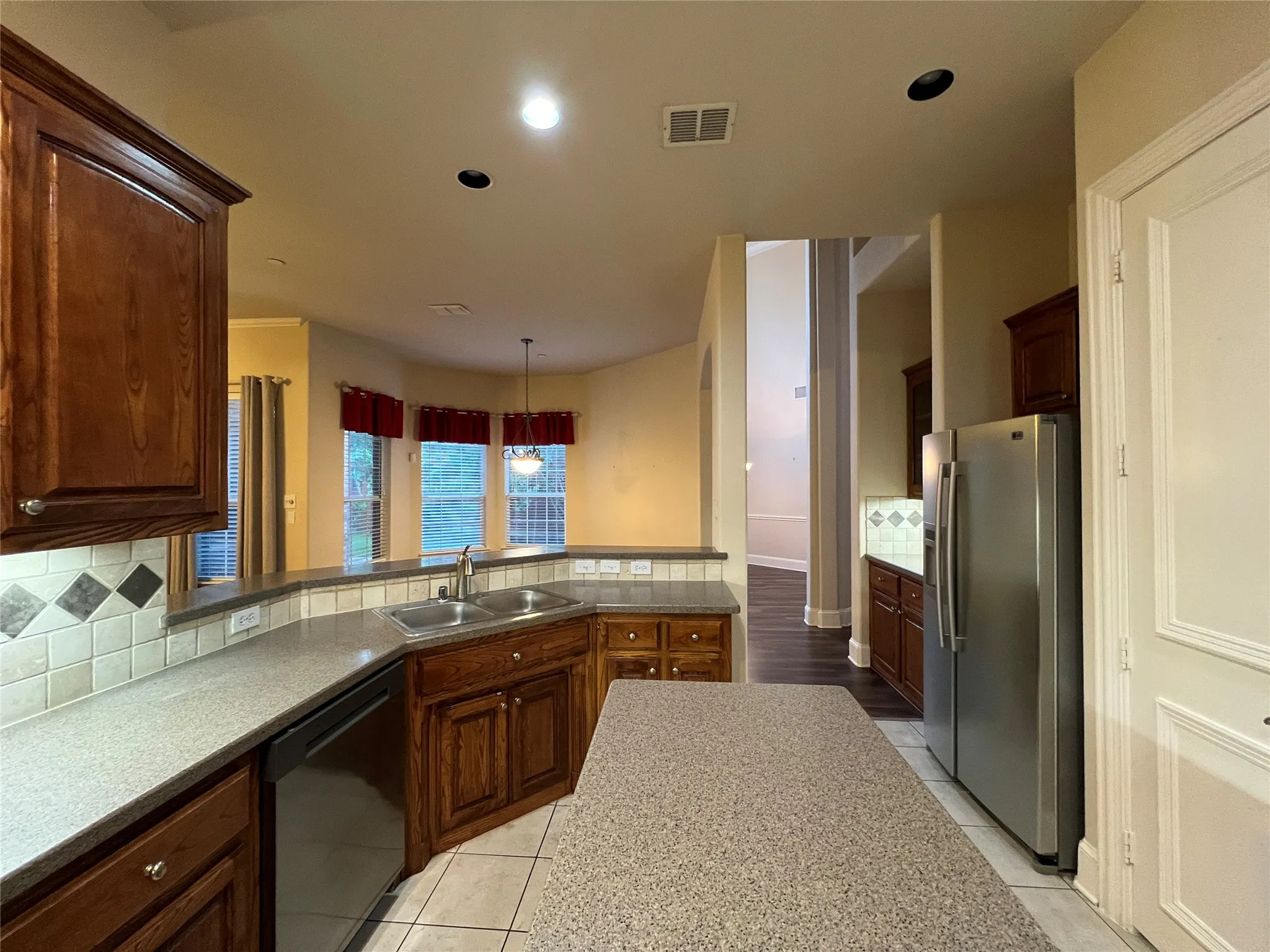 Single Family Residence For Rent in Dallas County , 8755 Navidad Court, Irving, Texas 75063, 4 Bedrooms, 3 Bathrooms, 2 Garage spaces, 3,332 Sqft, built in 2002, Price $3,250, mls#21312536, Real Estate Agent in Irving, Homes For Rent in Dallas county, Homes For Rent in Irving, Realtor in Irving Texas, Real Estate Brokerage Independent Realty Texas, Luminita Cordes Realtor