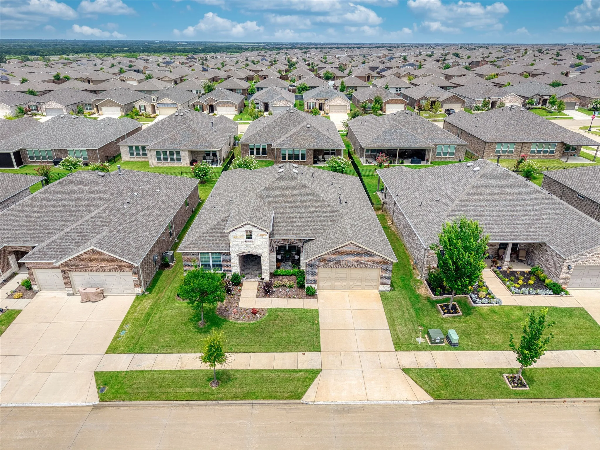 Single Family Residence For Sale in Denton County , 1125 Cornerstone Drive, Little Elm, Texas 76227, 3 Bedroom, 3 Bathroom, 2 Garage spaces, 2,770 Sqft, built in 2022, mls#21310018, Real Estate Agent in Little Elm, Homes For Sale in Denton county, Homes For Sale in Little Elm, Realtor in Little Elm Texas, Real Estate Brokerage Independent Realty Texas, Luminita Cordes Realtor