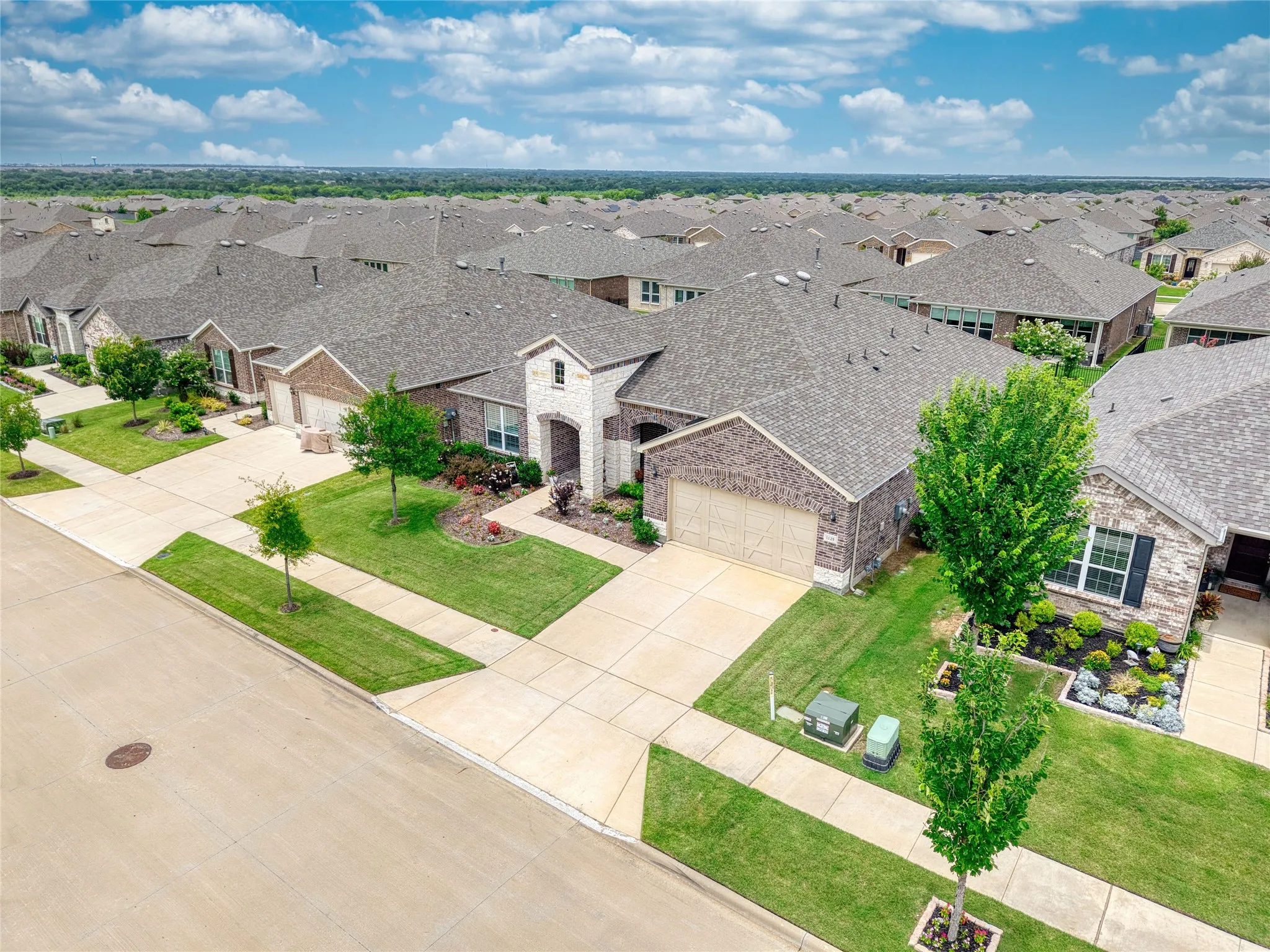 Single Family Residence For Sale in Denton County , 1125 Cornerstone Drive, Little Elm, Texas 76227, 3 Bedroom, 3 Bathroom, 2 Garage spaces, 2,770 Sqft, built in 2022, mls#21310018, Real Estate Agent in Little Elm, Homes For Sale in Denton county, Homes For Sale in Little Elm, Realtor in Little Elm Texas, Real Estate Brokerage Independent Realty Texas, Luminita Cordes Realtor