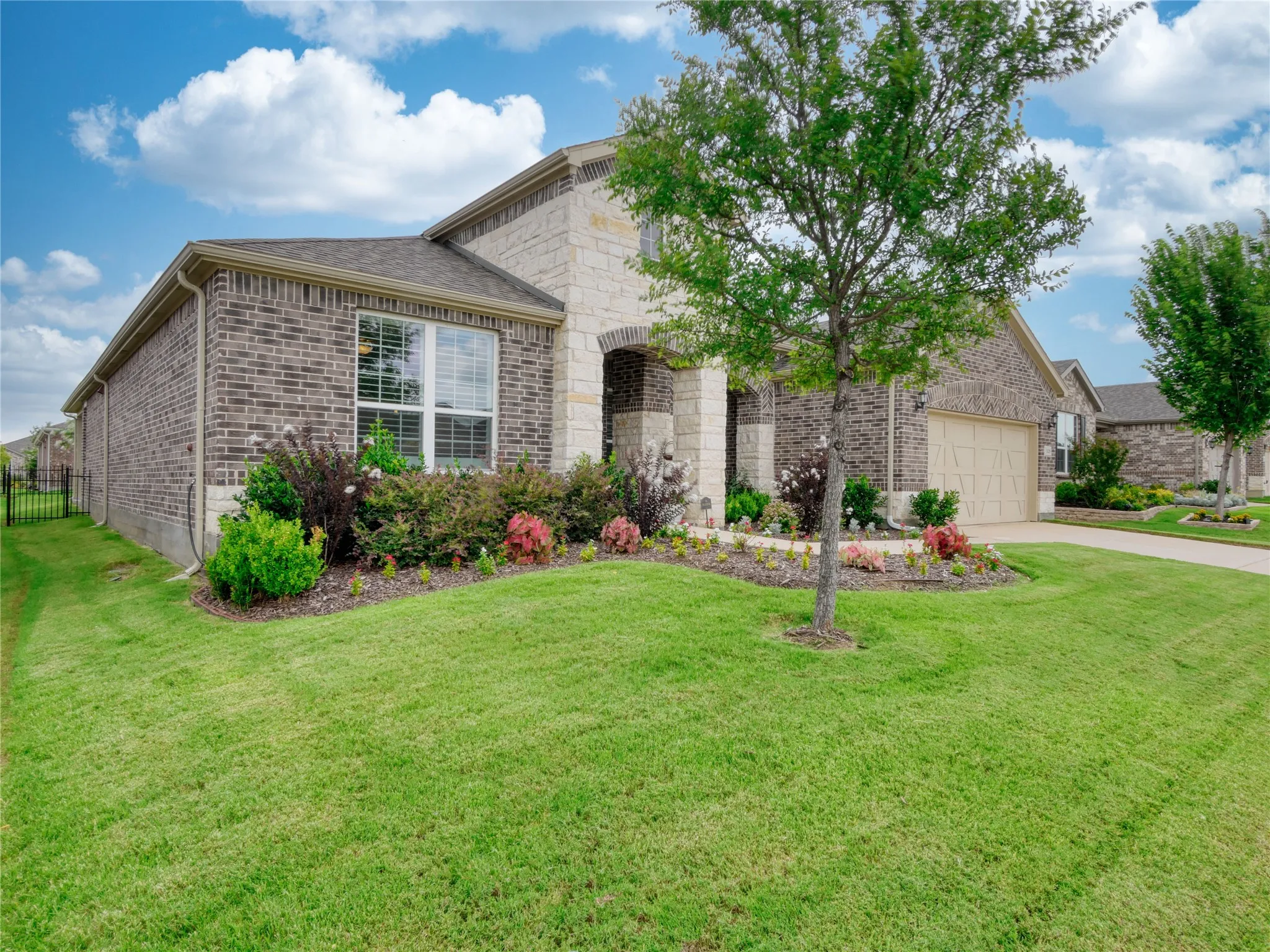 Single Family Residence For Sale in Denton County , 1125 Cornerstone Drive, Little Elm, Texas 76227, 3 Bedroom, 3 Bathroom, 2 Garage spaces, 2,770 Sqft, built in 2022, mls#21310018, Real Estate Agent in Little Elm, Homes For Sale in Denton county, Homes For Sale in Little Elm, Realtor in Little Elm Texas, Real Estate Brokerage Independent Realty Texas, Luminita Cordes Realtor