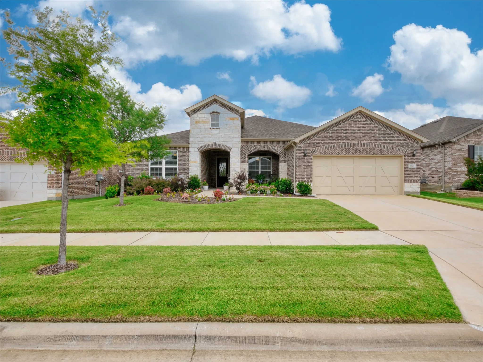 Single Family Residence For Sale in Denton County , 1125 Cornerstone Drive, Little Elm, Texas 76227, 3 Bedroom, 3 Bathroom, 2 Garage spaces, 2,770 Sqft, built in 2022, mls#21310018, Real Estate Agent in Little Elm, Homes For Sale in Denton county, Homes For Sale in Little Elm, Realtor in Little Elm Texas, Real Estate Brokerage Independent Realty Texas, Luminita Cordes Realtor