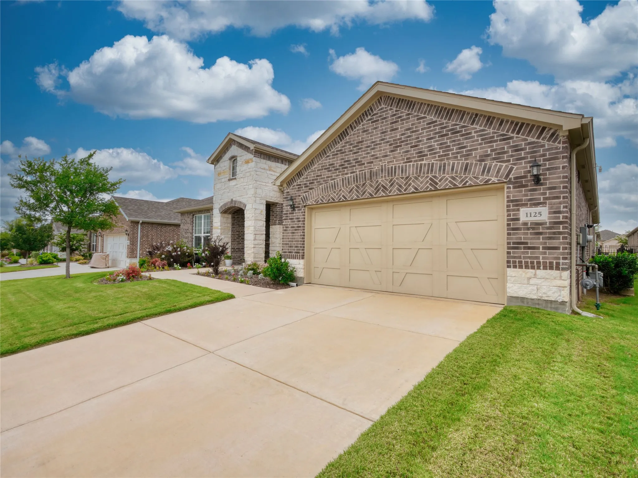 Single Family Residence For Sale in Denton County , 1125 Cornerstone Drive, Little Elm, Texas 76227, 3 Bedroom, 3 Bathroom, 2 Garage spaces, 2,770 Sqft, built in 2022, mls#21310018, Real Estate Agent in Little Elm, Homes For Sale in Denton county, Homes For Sale in Little Elm, Realtor in Little Elm Texas, Real Estate Brokerage Independent Realty Texas, Luminita Cordes Realtor