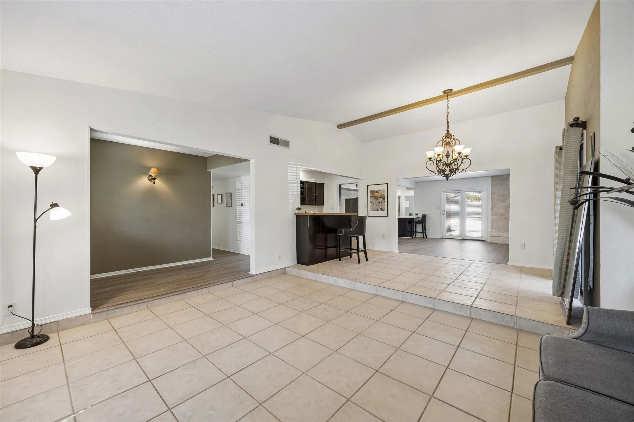 Single Family Residence For Sale in Denton County , 3004 Yorkshire Court, Flower Mound, Texas 75028, 4 Bedroom, 2 Bathroom, 2 Garage spaces, 2,085 Sqft, built in 1984, mls#21306136, Real Estate Agent in Flower Mound, Homes For Sale in Denton county, Homes For Sale in Flower Mound, Realtor in Flower Mound Texas, Real Estate Brokerage Independent Realty Texas, Luminita Cordes Realtor
