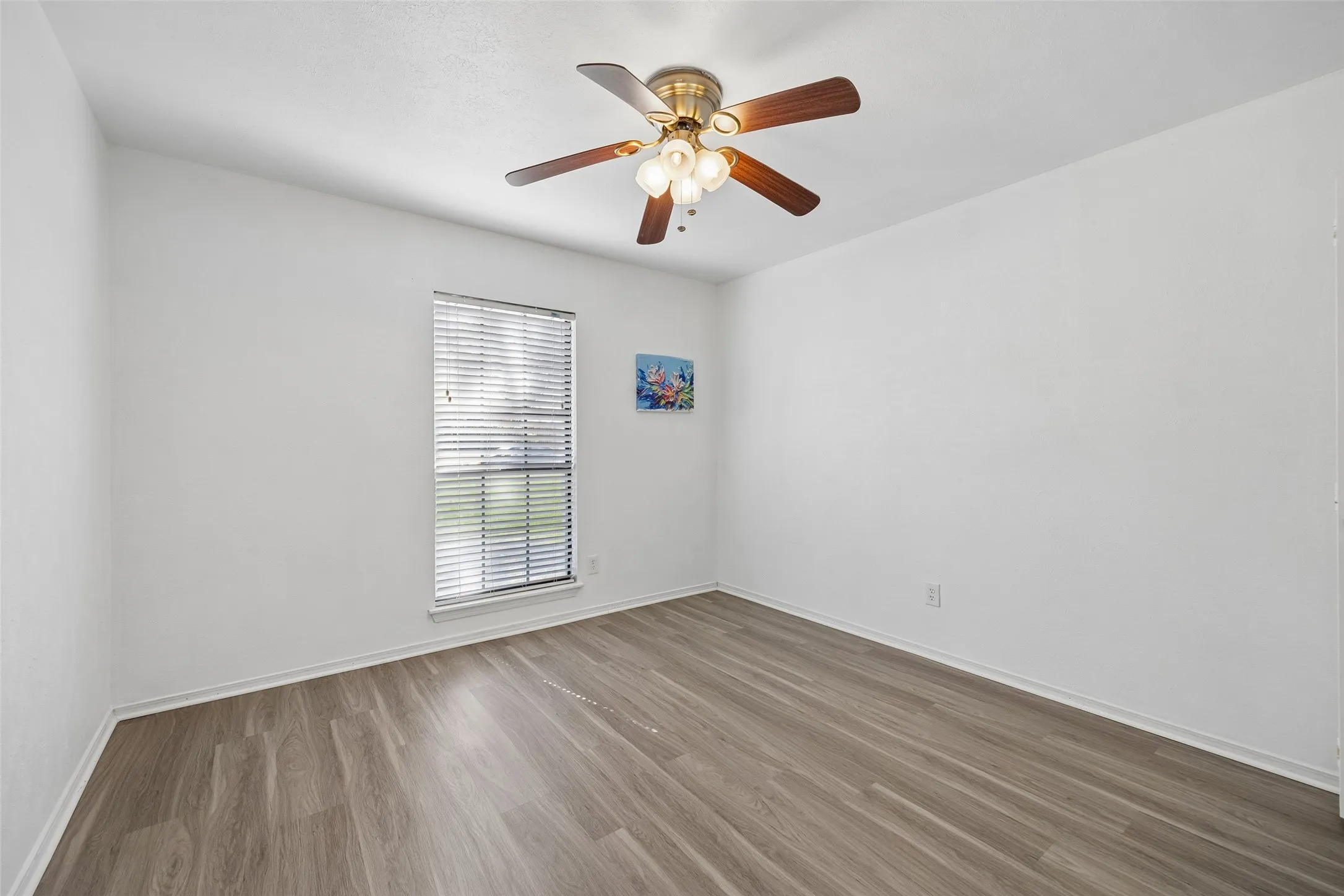 Single Family Residence For Sale in Denton County , 3004 Yorkshire Court, Flower Mound, Texas 75028, 4 Bedroom, 2 Bathroom, 2 Garage spaces, 2,085 Sqft, built in 1984, mls#21306136, Real Estate Agent in Flower Mound, Homes For Sale in Denton county, Homes For Sale in Flower Mound, Realtor in Flower Mound Texas, Real Estate Brokerage Independent Realty Texas, Luminita Cordes Realtor