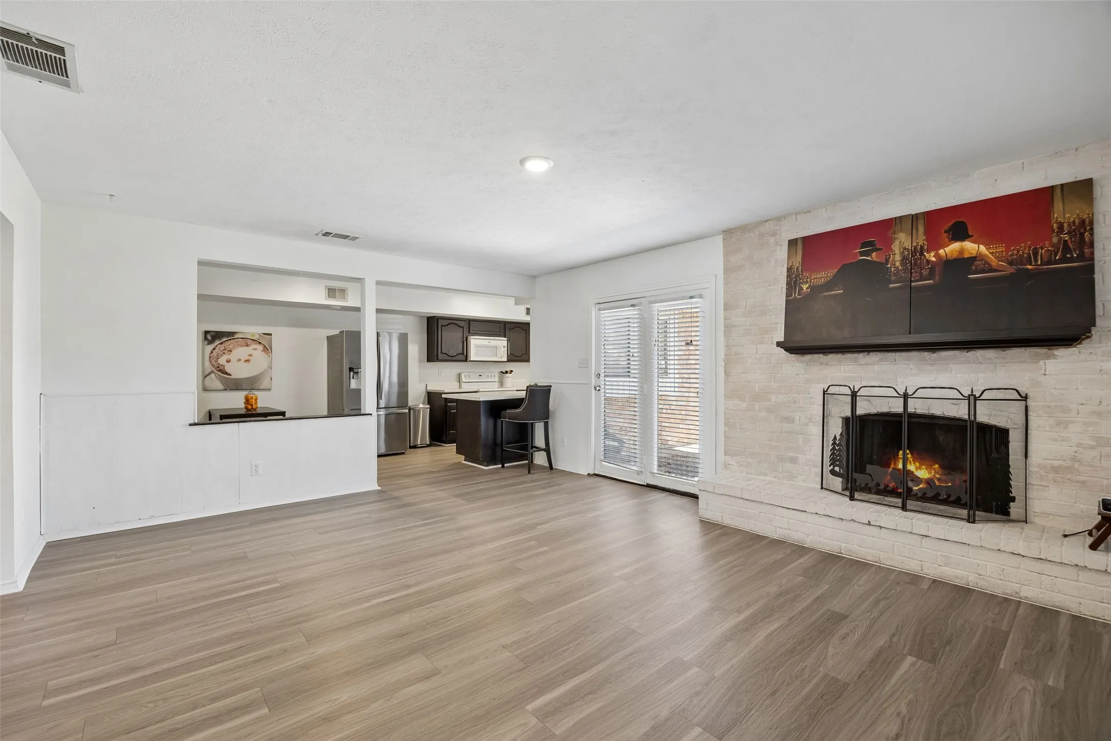 Single Family Residence For Sale in Denton County , 3004 Yorkshire Court, Flower Mound, Texas 75028, 4 Bedroom, 2 Bathroom, 2 Garage spaces, 2,085 Sqft, built in 1984, mls#21306136, Real Estate Agent in Flower Mound, Homes For Sale in Denton county, Homes For Sale in Flower Mound, Realtor in Flower Mound Texas, Real Estate Brokerage Independent Realty Texas, Luminita Cordes Realtor