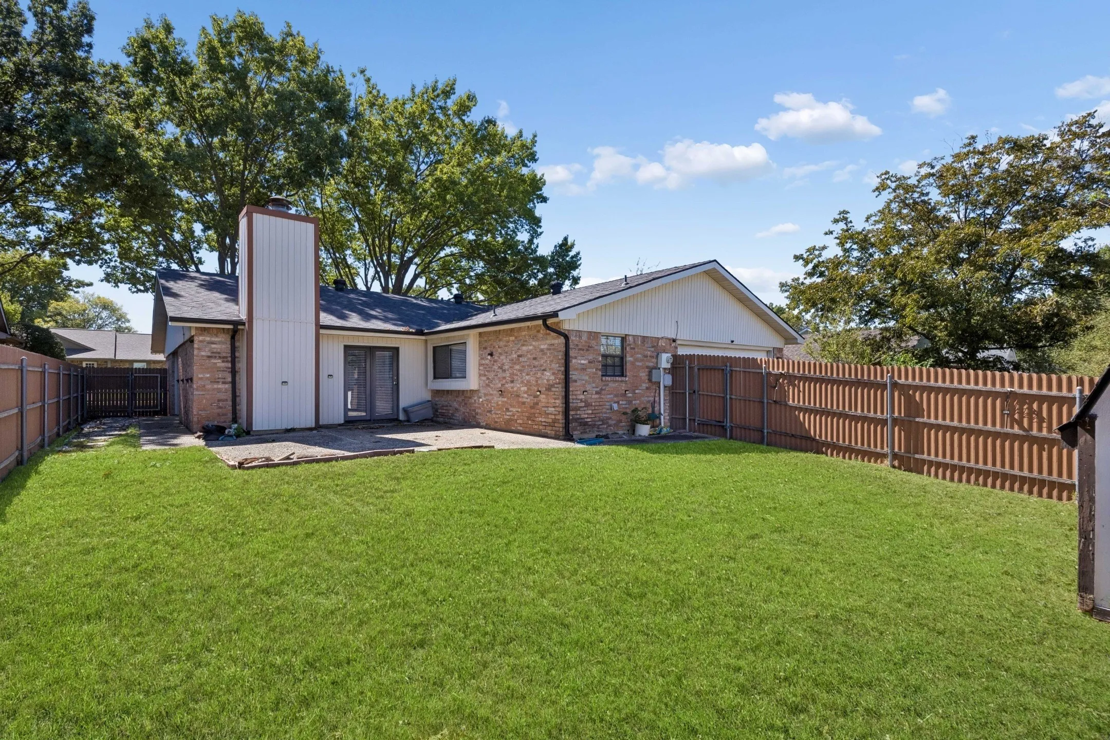 Single Family Residence For Sale in Denton County , 3004 Yorkshire Court, Flower Mound, Texas 75028, 4 Bedroom, 2 Bathroom, 2 Garage spaces, 2,085 Sqft, built in 1984, mls#21306136, Real Estate Agent in Flower Mound, Homes For Sale in Denton county, Homes For Sale in Flower Mound, Realtor in Flower Mound Texas, Real Estate Brokerage Independent Realty Texas, Luminita Cordes Realtor