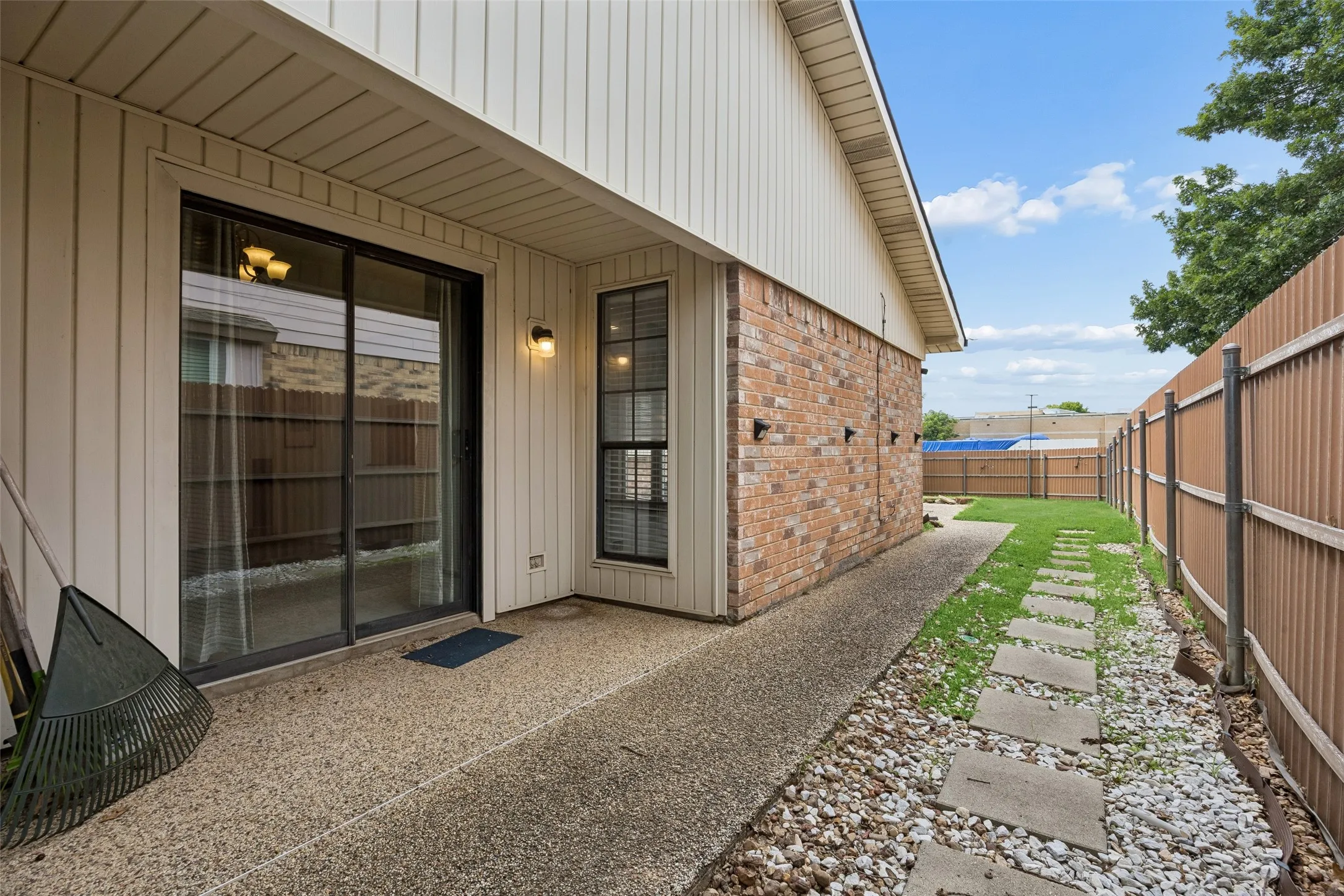 Single Family Residence For Sale in Denton County , 3004 Yorkshire Court, Flower Mound, Texas 75028, 4 Bedroom, 2 Bathroom, 2 Garage spaces, 2,085 Sqft, built in 1984, mls#21306136, Real Estate Agent in Flower Mound, Homes For Sale in Denton county, Homes For Sale in Flower Mound, Realtor in Flower Mound Texas, Real Estate Brokerage Independent Realty Texas, Luminita Cordes Realtor