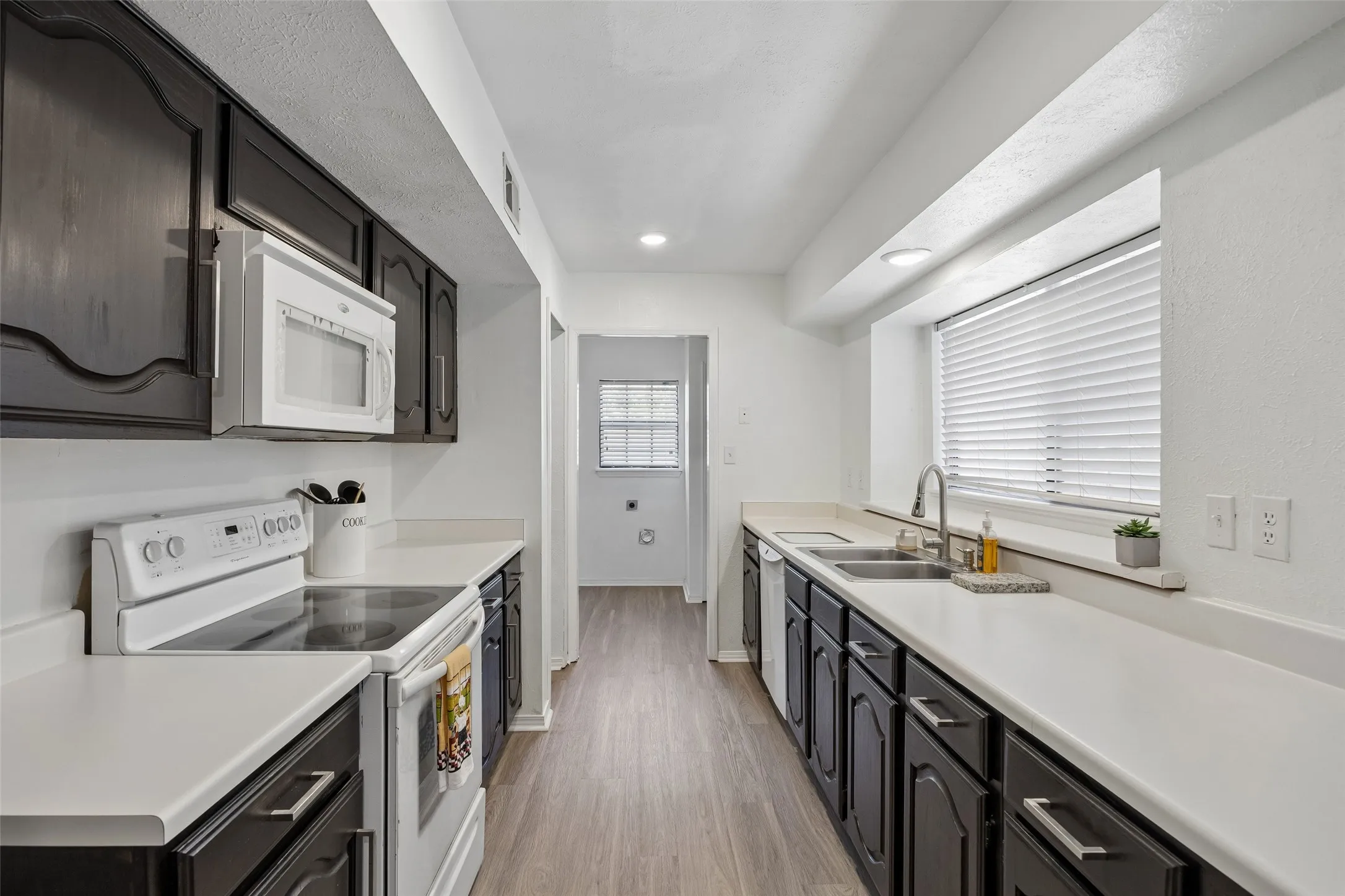 Single Family Residence For Sale in Denton County , 3004 Yorkshire Court, Flower Mound, Texas 75028, 4 Bedroom, 2 Bathroom, 2 Garage spaces, 2,085 Sqft, built in 1984, mls#21306136, Real Estate Agent in Flower Mound, Homes For Sale in Denton county, Homes For Sale in Flower Mound, Realtor in Flower Mound Texas, Real Estate Brokerage Independent Realty Texas, Luminita Cordes Realtor