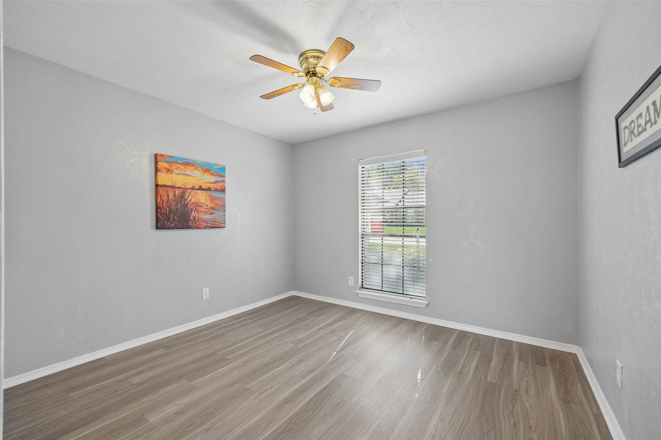 Single Family Residence For Sale in Denton County , 3004 Yorkshire Court, Flower Mound, Texas 75028, 4 Bedroom, 2 Bathroom, 2 Garage spaces, 2,085 Sqft, built in 1984, mls#21306136, Real Estate Agent in Flower Mound, Homes For Sale in Denton county, Homes For Sale in Flower Mound, Realtor in Flower Mound Texas, Real Estate Brokerage Independent Realty Texas, Luminita Cordes Realtor