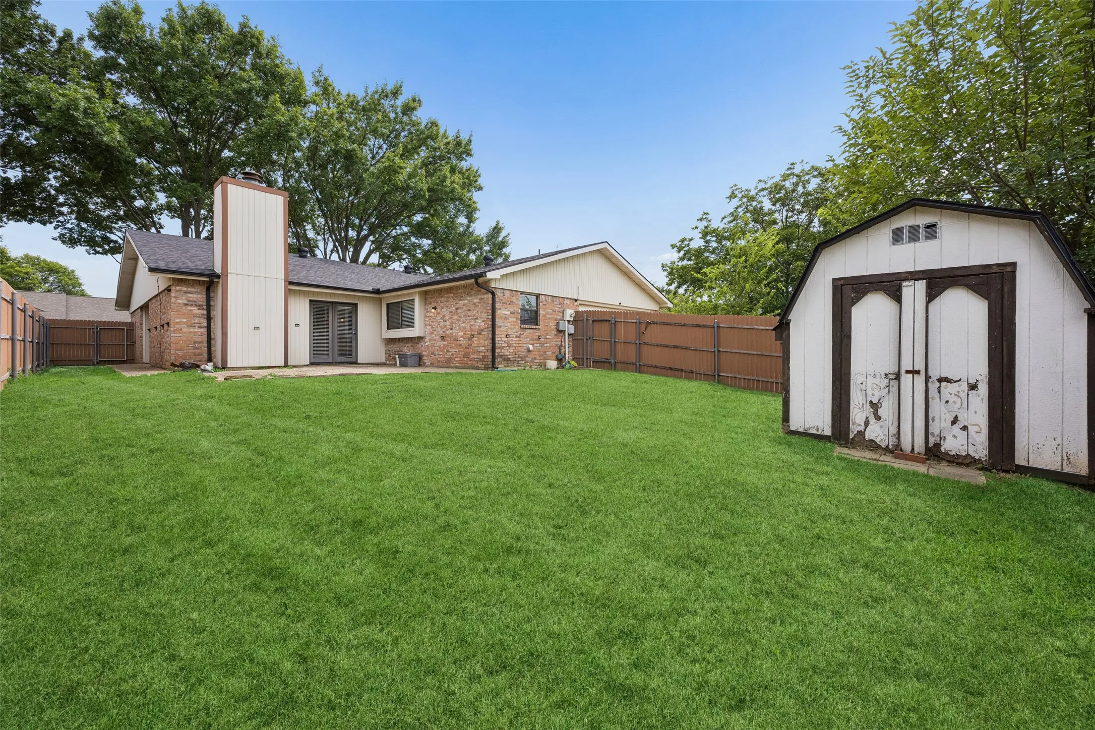 Single Family Residence For Sale in Denton County , 3004 Yorkshire Court, Flower Mound, Texas 75028, 4 Bedroom, 2 Bathroom, 2 Garage spaces, 2,085 Sqft, built in 1984, mls#21306136, Real Estate Agent in Flower Mound, Homes For Sale in Denton county, Homes For Sale in Flower Mound, Realtor in Flower Mound Texas, Real Estate Brokerage Independent Realty Texas, Luminita Cordes Realtor