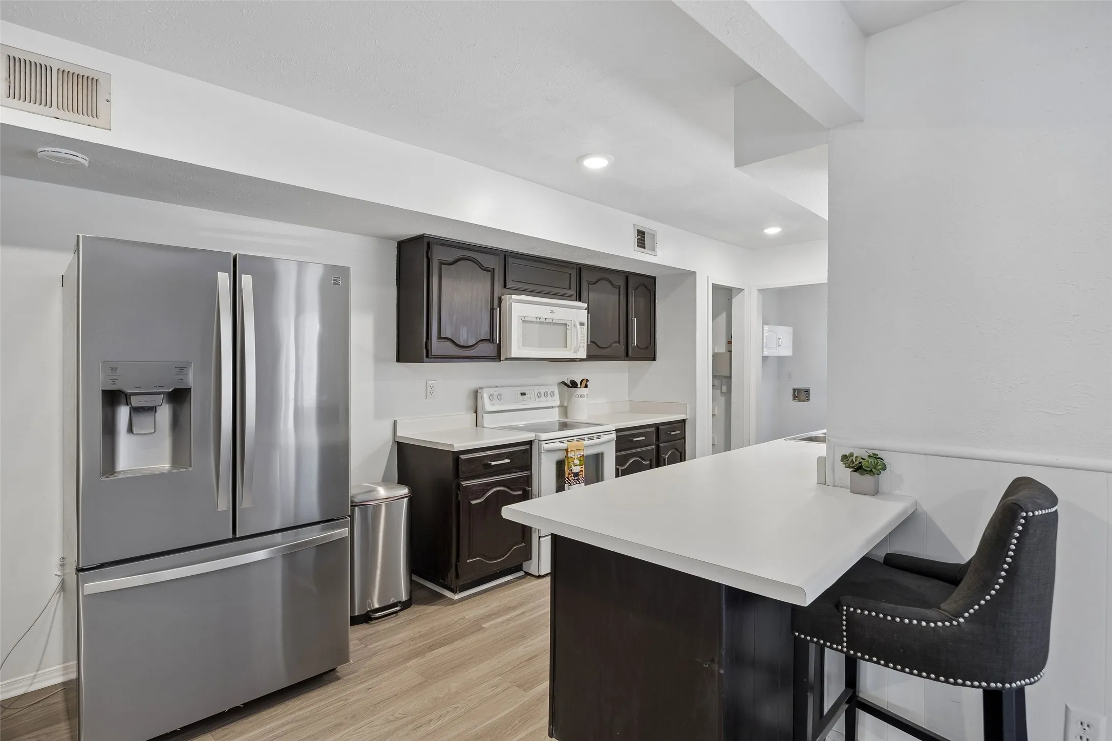 Single Family Residence For Sale in Denton County , 3004 Yorkshire Court, Flower Mound, Texas 75028, 4 Bedroom, 2 Bathroom, 2 Garage spaces, 2,085 Sqft, built in 1984, mls#21306136, Real Estate Agent in Flower Mound, Homes For Sale in Denton county, Homes For Sale in Flower Mound, Realtor in Flower Mound Texas, Real Estate Brokerage Independent Realty Texas, Luminita Cordes Realtor