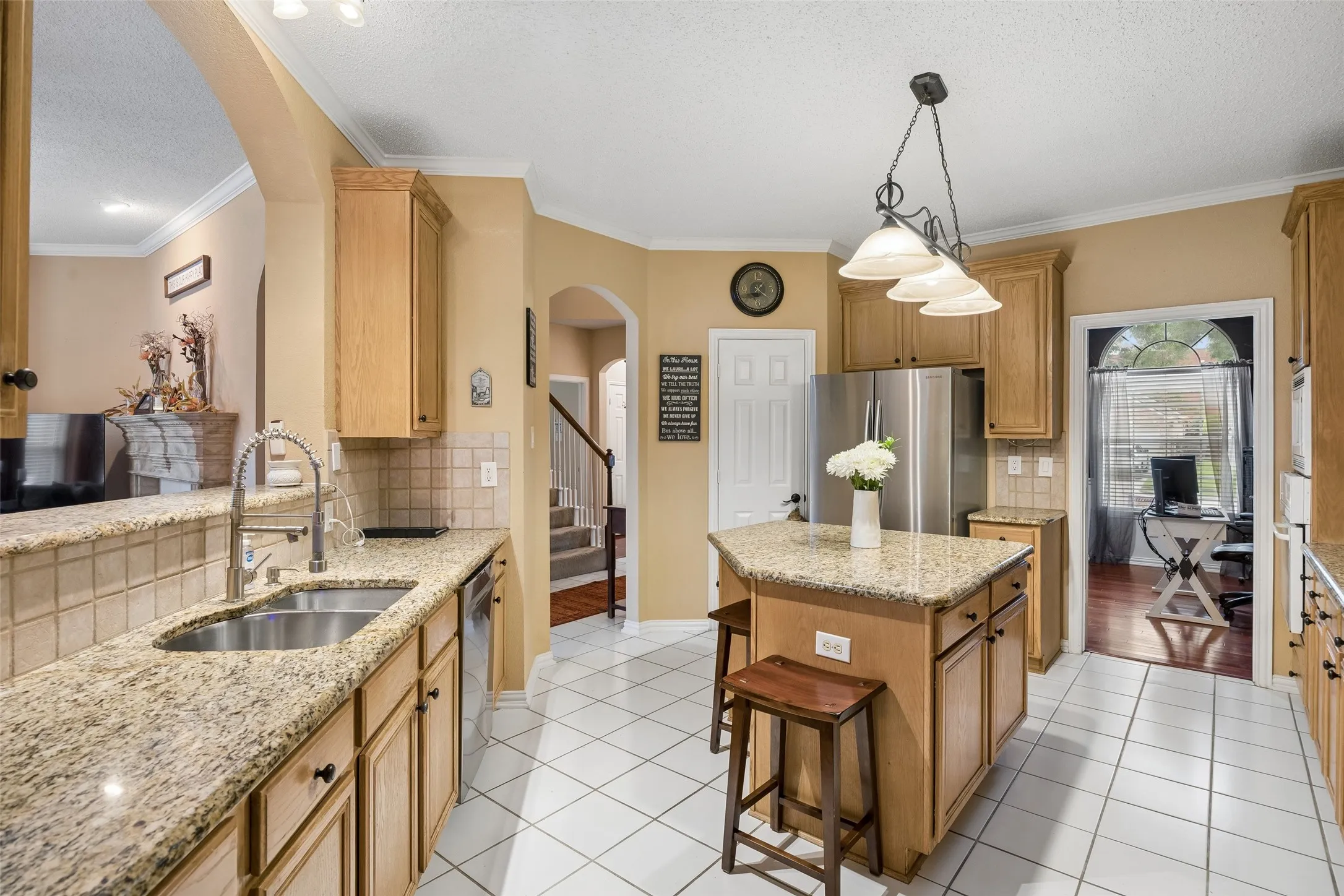 Single Family Residence For Sale in Denton County , 1301 Rustic Timbers Lane, Flower Mound, Texas 75028, 3 Bedroom, 3 Bathroom, 2 Garage spaces, 2,371 Sqft, built in 1995, mls#21312304, Real Estate Agent in Flower Mound, Homes For Sale in Denton county, Homes For Sale in Flower Mound, Realtor in Flower Mound Texas, Real Estate Brokerage Independent Realty Texas, Luminita Cordes Realtor