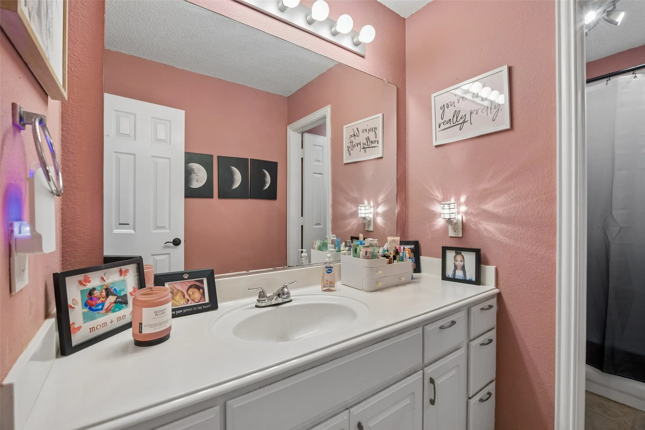 Single Family Residence For Sale in Denton County , 1301 Rustic Timbers Lane, Flower Mound, Texas 75028, 3 Bedroom, 3 Bathroom, 2 Garage spaces, 2,371 Sqft, built in 1995, mls#21312304, Real Estate Agent in Flower Mound, Homes For Sale in Denton county, Homes For Sale in Flower Mound, Realtor in Flower Mound Texas, Real Estate Brokerage Independent Realty Texas, Luminita Cordes Realtor