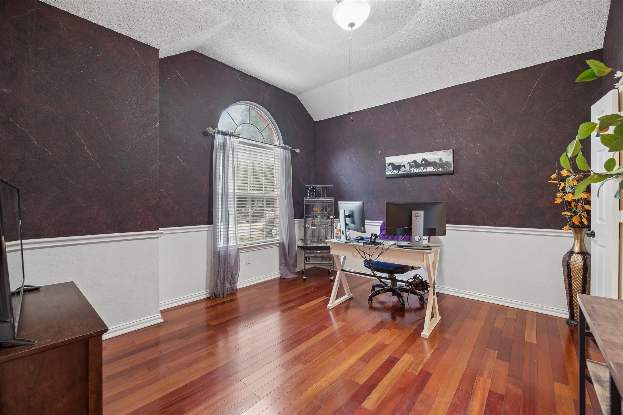 Single Family Residence For Sale in Denton County , 1301 Rustic Timbers Lane, Flower Mound, Texas 75028, 3 Bedroom, 3 Bathroom, 2 Garage spaces, 2,371 Sqft, built in 1995, mls#21312304, Real Estate Agent in Flower Mound, Homes For Sale in Denton county, Homes For Sale in Flower Mound, Realtor in Flower Mound Texas, Real Estate Brokerage Independent Realty Texas, Luminita Cordes Realtor
