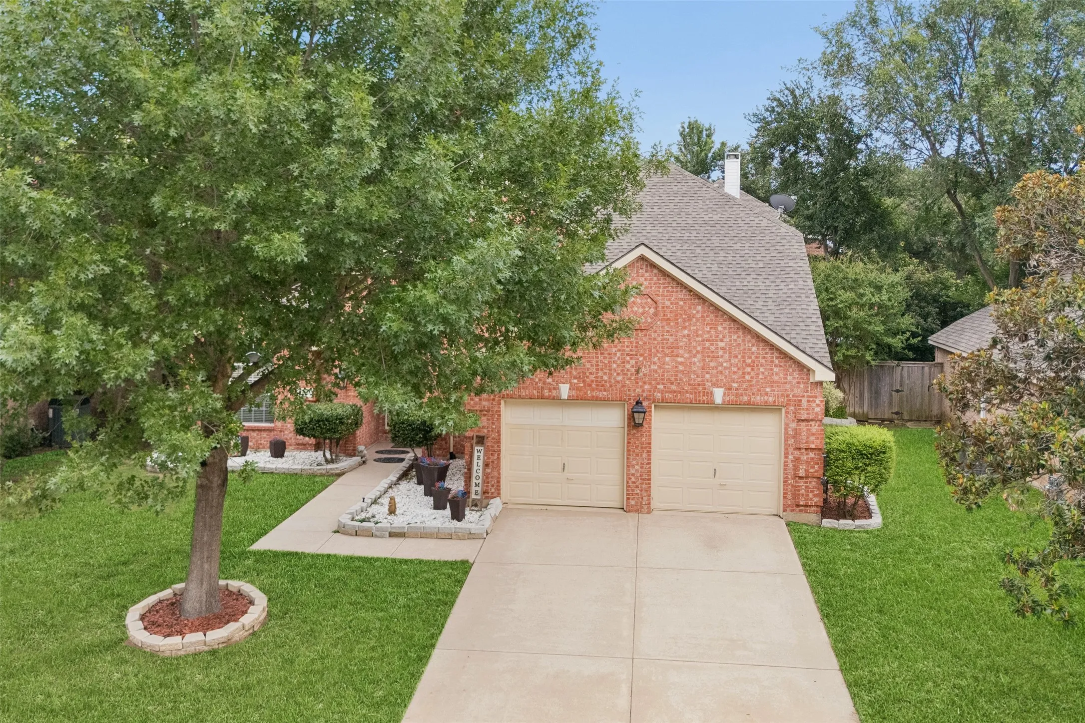 Single Family Residence For Sale in Denton County , 1301 Rustic Timbers Lane, Flower Mound, Texas 75028, 3 Bedroom, 3 Bathroom, 2 Garage spaces, 2,371 Sqft, built in 1995, mls#21312304, Real Estate Agent in Flower Mound, Homes For Sale in Denton county, Homes For Sale in Flower Mound, Realtor in Flower Mound Texas, Real Estate Brokerage Independent Realty Texas, Luminita Cordes Realtor