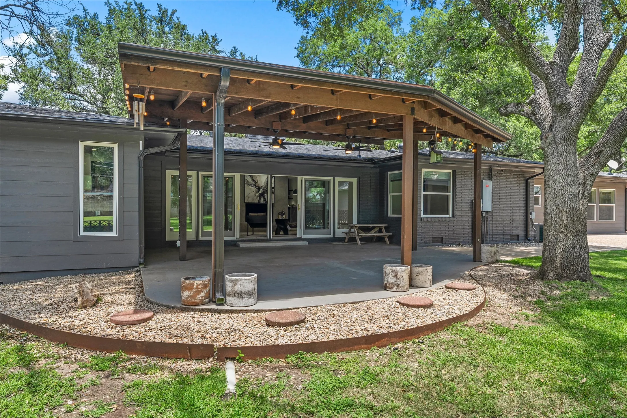 Single Family Residence For Sale in Mc Lennan County , 4916 Ridgeview Drive, Waco, Texas 76710, 3 Bedroom, 4 Bathroom, Garage spaces, 2,964 Sqft, built in 1954, mls#21310926, Real Estate Agent in Waco, Homes For Sale in Mc Lennan county, Homes For Sale in Waco, Realtor in Waco Texas, Real Estate Brokerage Independent Realty Texas, Luminita Cordes Realtor