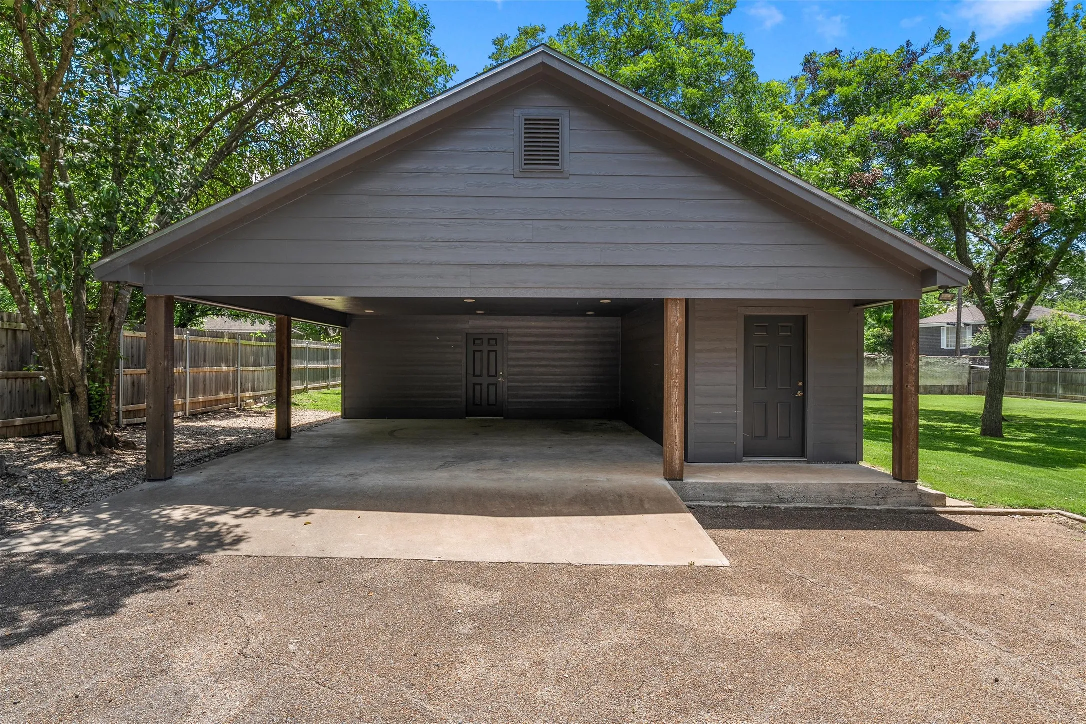 Single Family Residence For Sale in Mc Lennan County , 4916 Ridgeview Drive, Waco, Texas 76710, 3 Bedroom, 4 Bathroom, Garage spaces, 2,964 Sqft, built in 1954, mls#21310926, Real Estate Agent in Waco, Homes For Sale in Mc Lennan county, Homes For Sale in Waco, Realtor in Waco Texas, Real Estate Brokerage Independent Realty Texas, Luminita Cordes Realtor