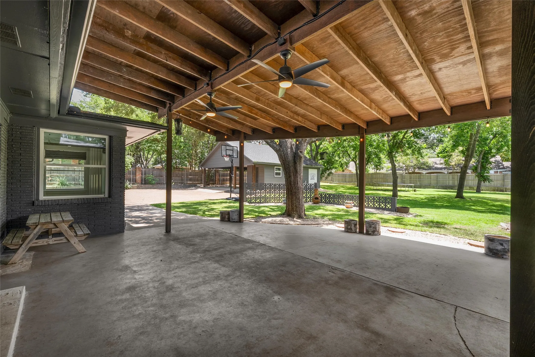 Single Family Residence For Sale in Mc Lennan County , 4916 Ridgeview Drive, Waco, Texas 76710, 3 Bedroom, 4 Bathroom, Garage spaces, 2,964 Sqft, built in 1954, mls#21310926, Real Estate Agent in Waco, Homes For Sale in Mc Lennan county, Homes For Sale in Waco, Realtor in Waco Texas, Real Estate Brokerage Independent Realty Texas, Luminita Cordes Realtor
