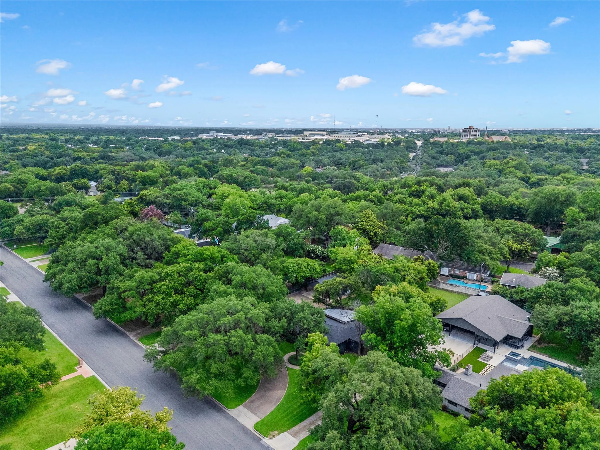 Single Family Residence For Sale in Mc Lennan County , 4916 Ridgeview Drive, Waco, Texas 76710, 3 Bedroom, 4 Bathroom, Garage spaces, 2,964 Sqft, built in 1954, mls#21310926, Real Estate Agent in Waco, Homes For Sale in Mc Lennan county, Homes For Sale in Waco, Realtor in Waco Texas, Real Estate Brokerage Independent Realty Texas, Luminita Cordes Realtor
