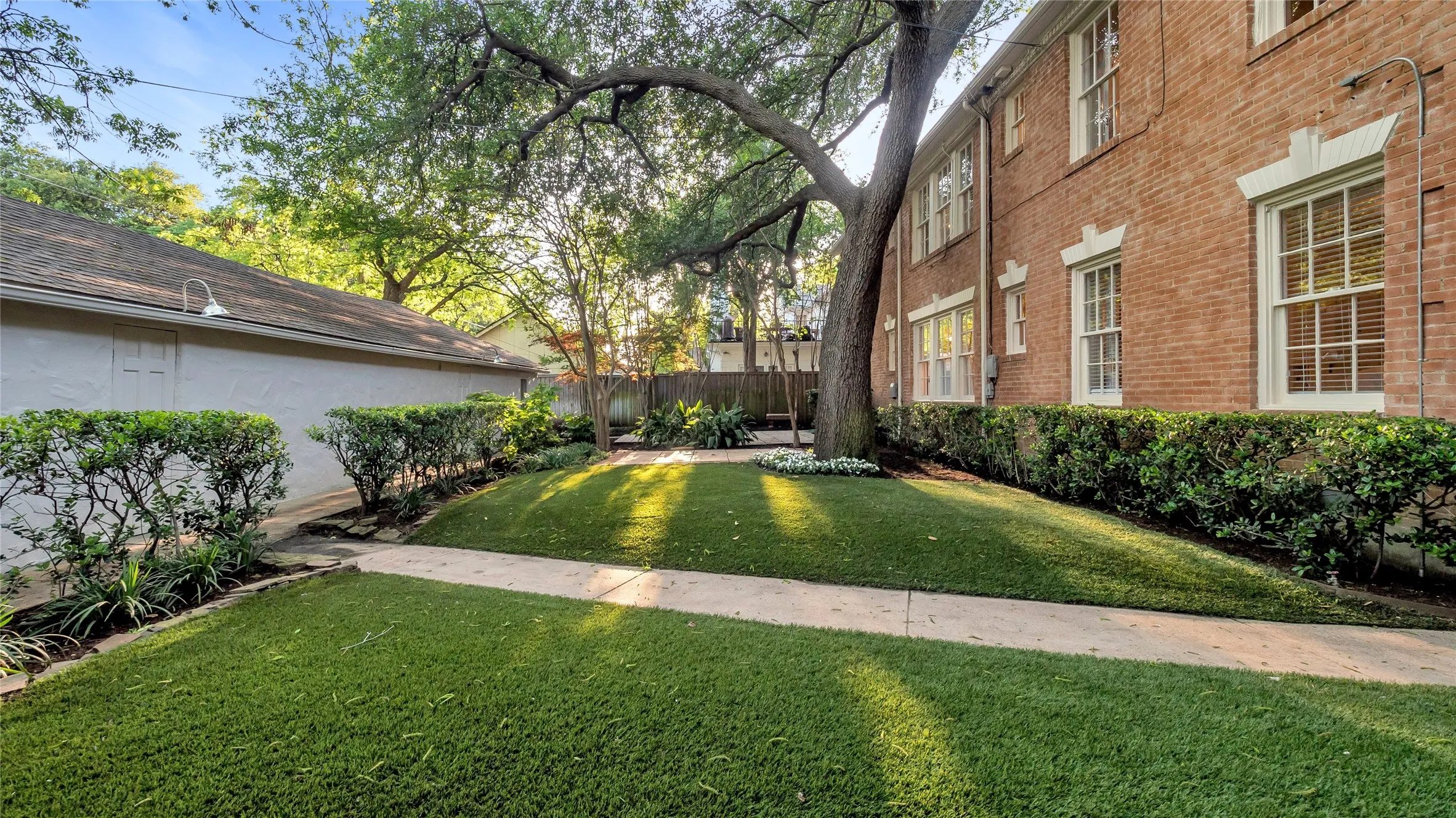 Apartment For Rent in Dallas County , 4529 Westway Avenue, Highland Park, Texas 75205, 3 Bedrooms, 2 Bathrooms, 2 Garage spaces, 2,403 Sqft, built in 1936, Price $4,700, mls#21310044, Real Estate Agent in Highland Park, Homes For Rent in Dallas county, Homes For Rent in Highland Park, Realtor in Highland Park Texas, Real Estate Brokerage Independent Realty Texas, Luminita Cordes Realtor