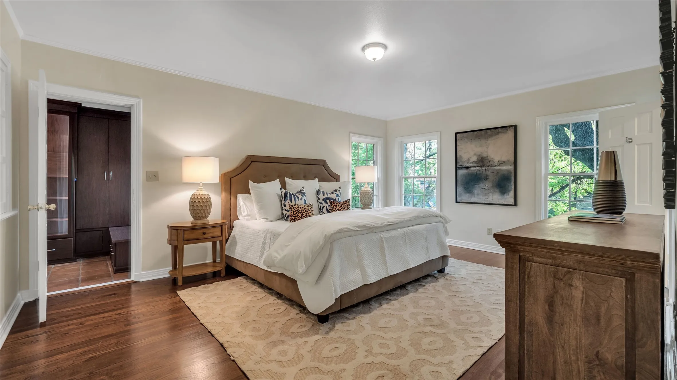 Apartment For Rent in Dallas County , 4529 Westway Avenue, Highland Park, Texas 75205, 3 Bedrooms, 2 Bathrooms, 2 Garage spaces, 2,403 Sqft, built in 1936, Price $4,700, mls#21310044, Real Estate Agent in Highland Park, Homes For Rent in Dallas county, Homes For Rent in Highland Park, Realtor in Highland Park Texas, Real Estate Brokerage Independent Realty Texas, Luminita Cordes Realtor