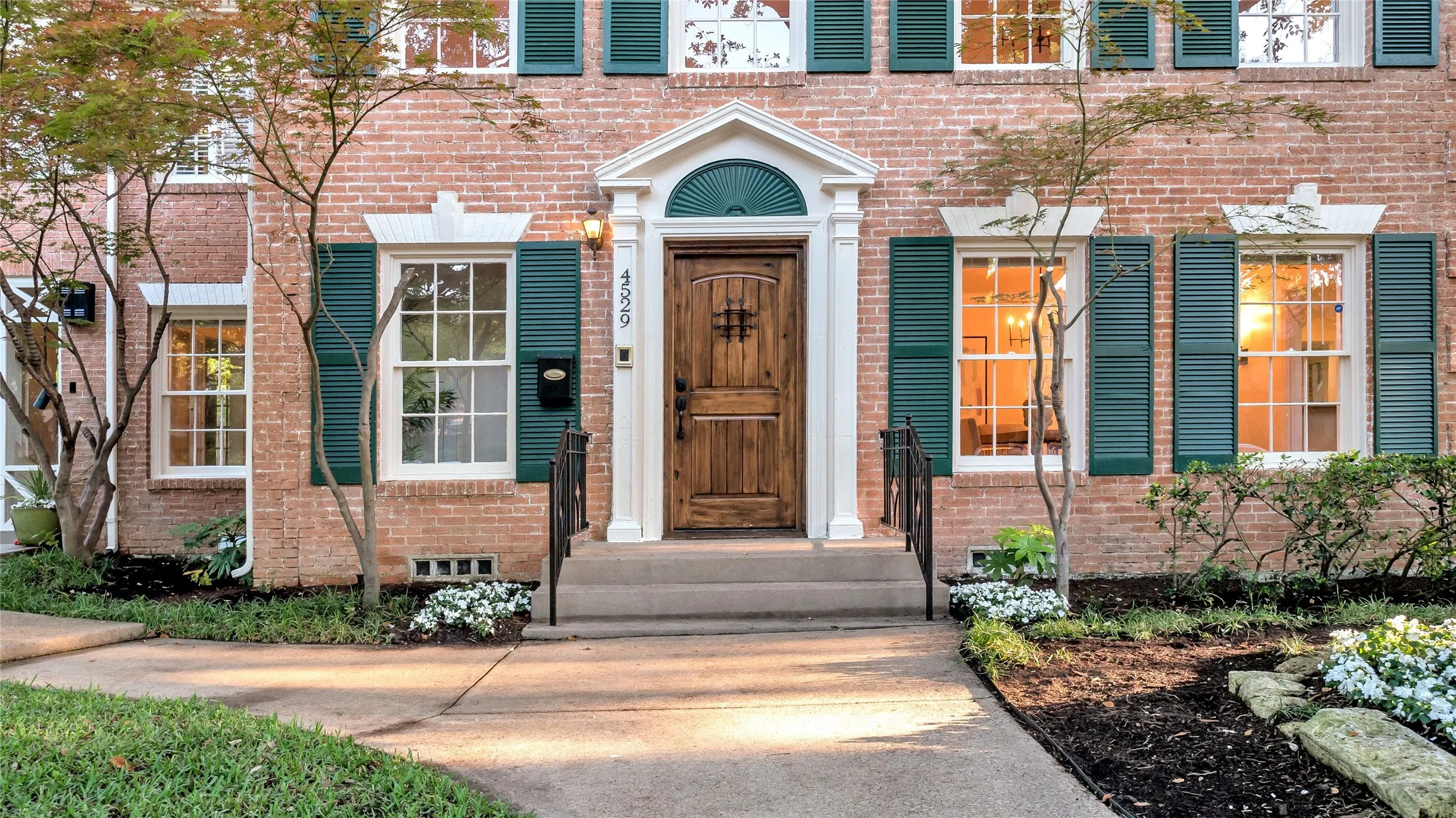 Apartment For Rent in Dallas County , 4529 Westway Avenue, Highland Park, Texas 75205, 3 Bedrooms, 2 Bathrooms, 2 Garage spaces, 2,403 Sqft, built in 1936, Price $4,700, mls#21310044, Real Estate Agent in Highland Park, Homes For Rent in Dallas county, Homes For Rent in Highland Park, Realtor in Highland Park Texas, Real Estate Brokerage Independent Realty Texas, Luminita Cordes Realtor